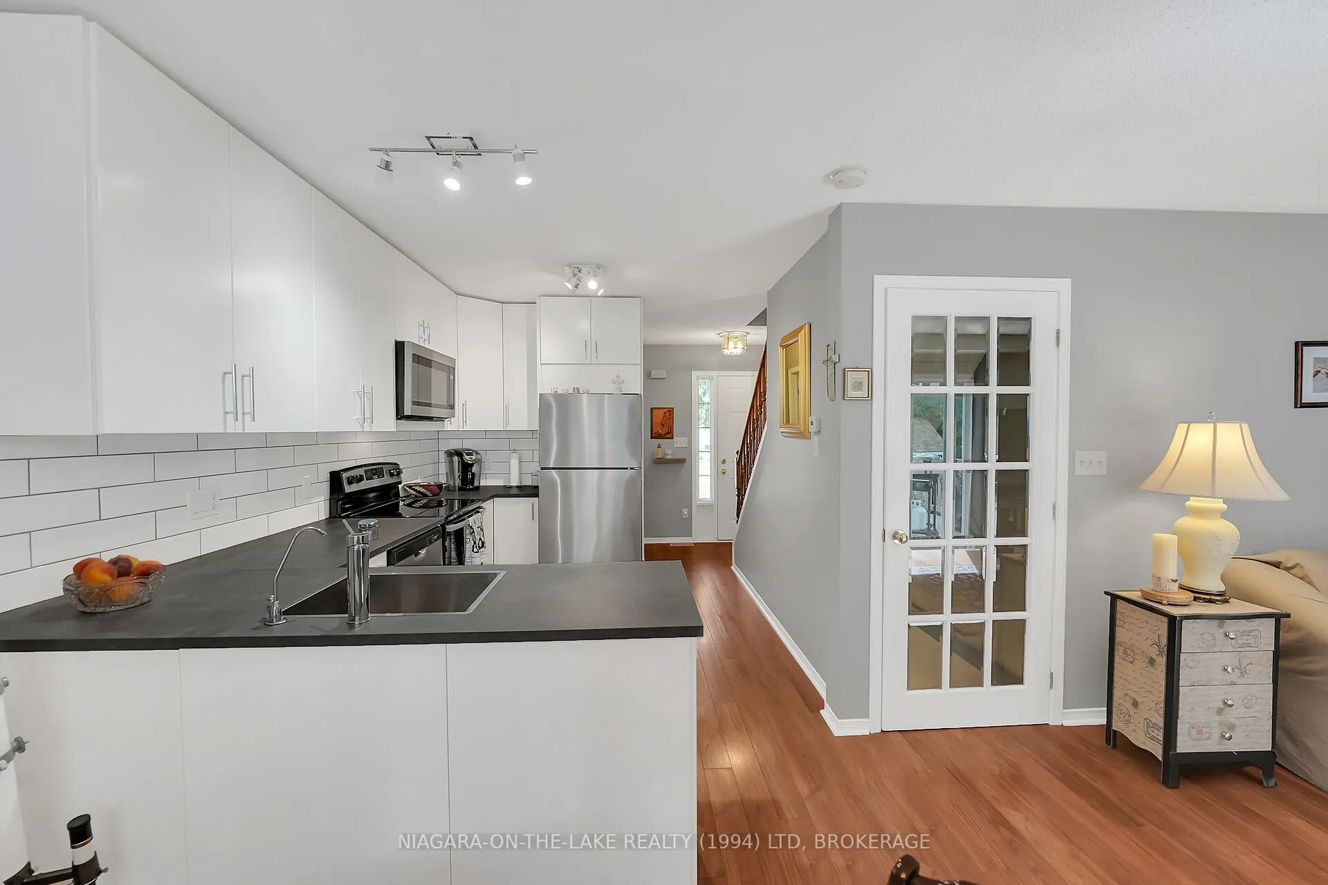 6 LAKESIDE Drive
