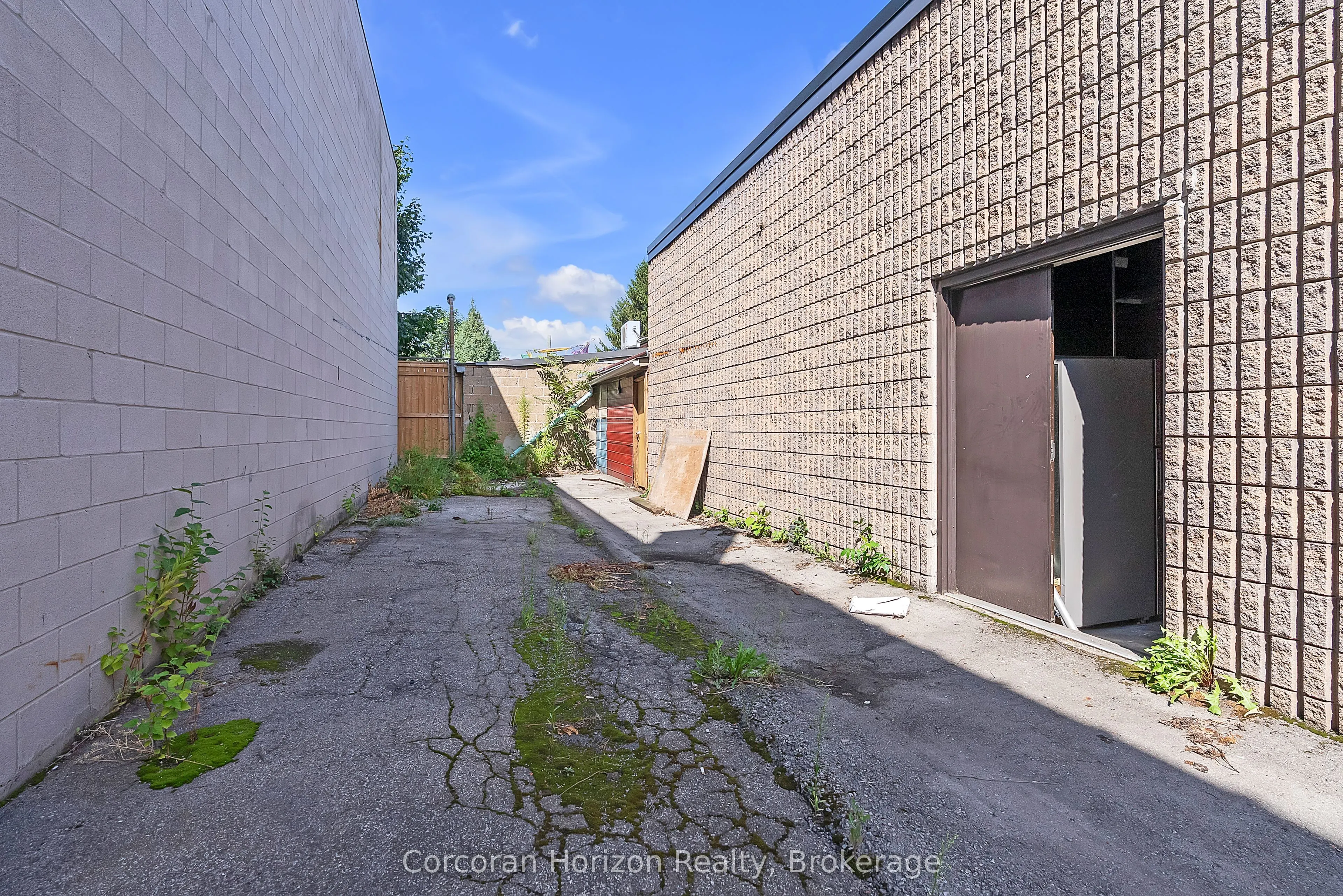 15 Barton Street E, #Main