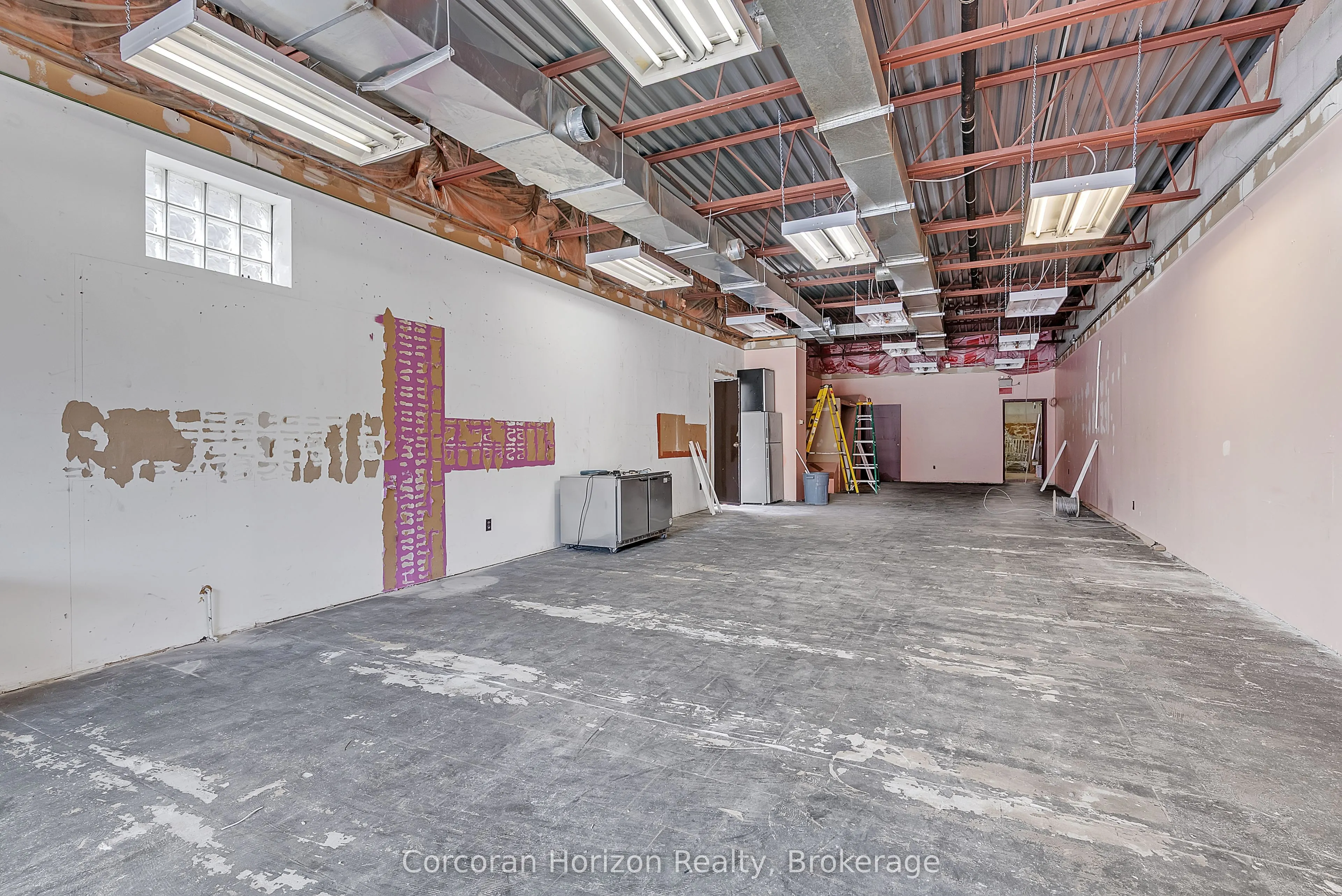 15 Barton Street E, #Main