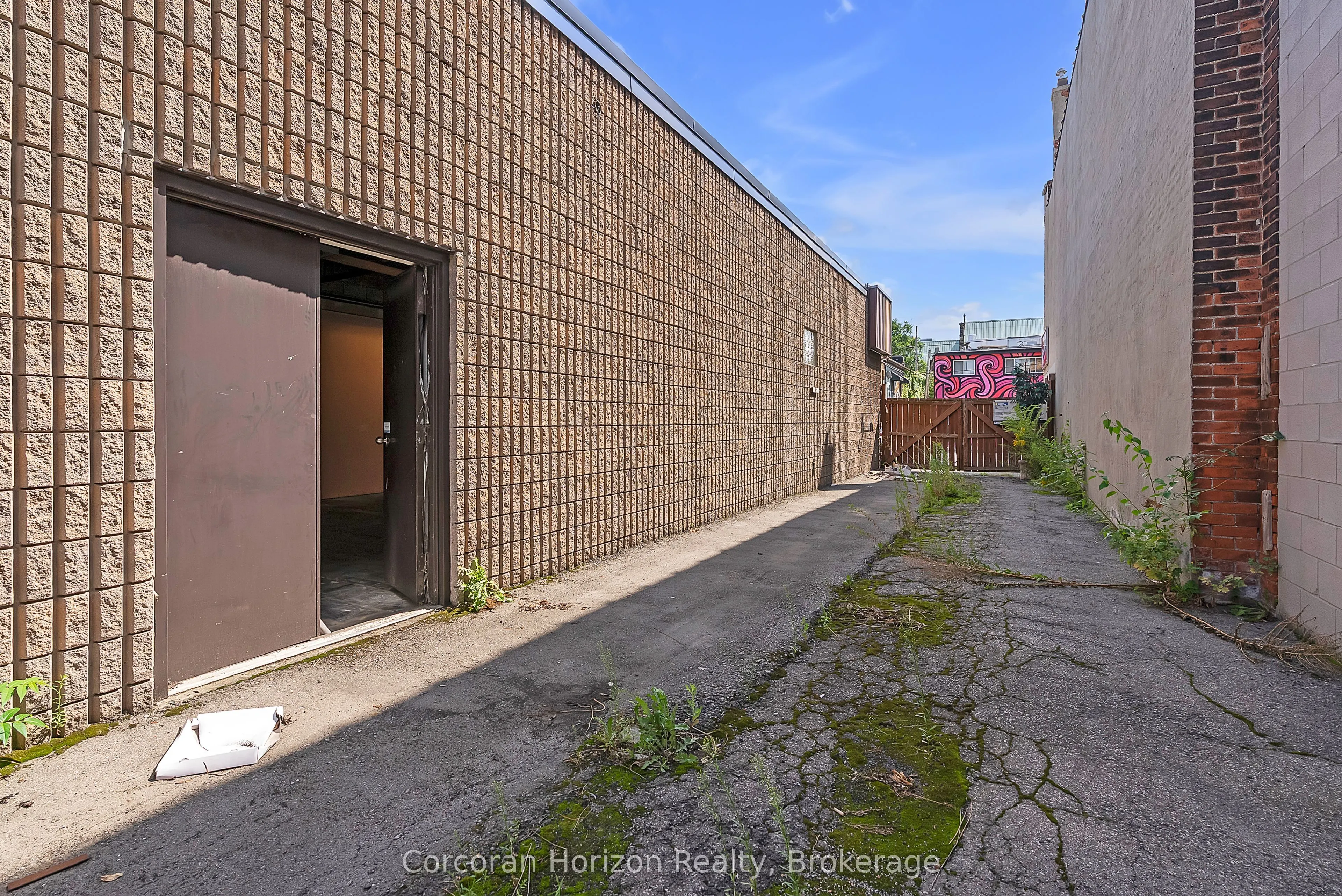 15 Barton Street E, #Main