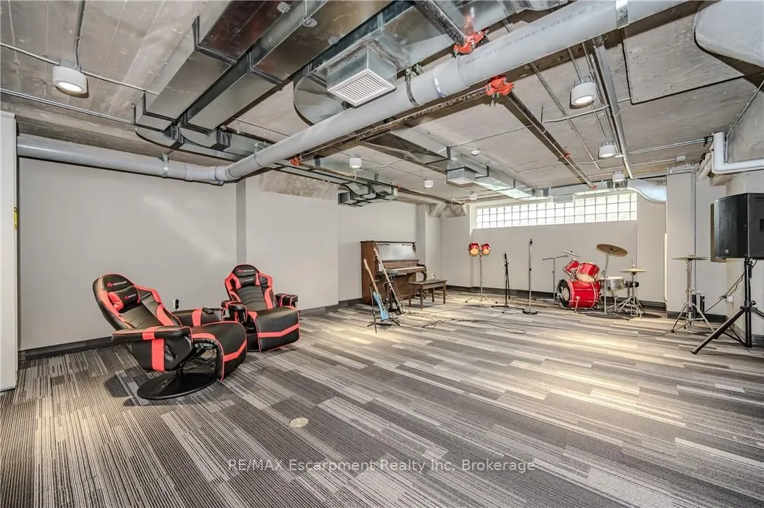120 Huron Street, #528