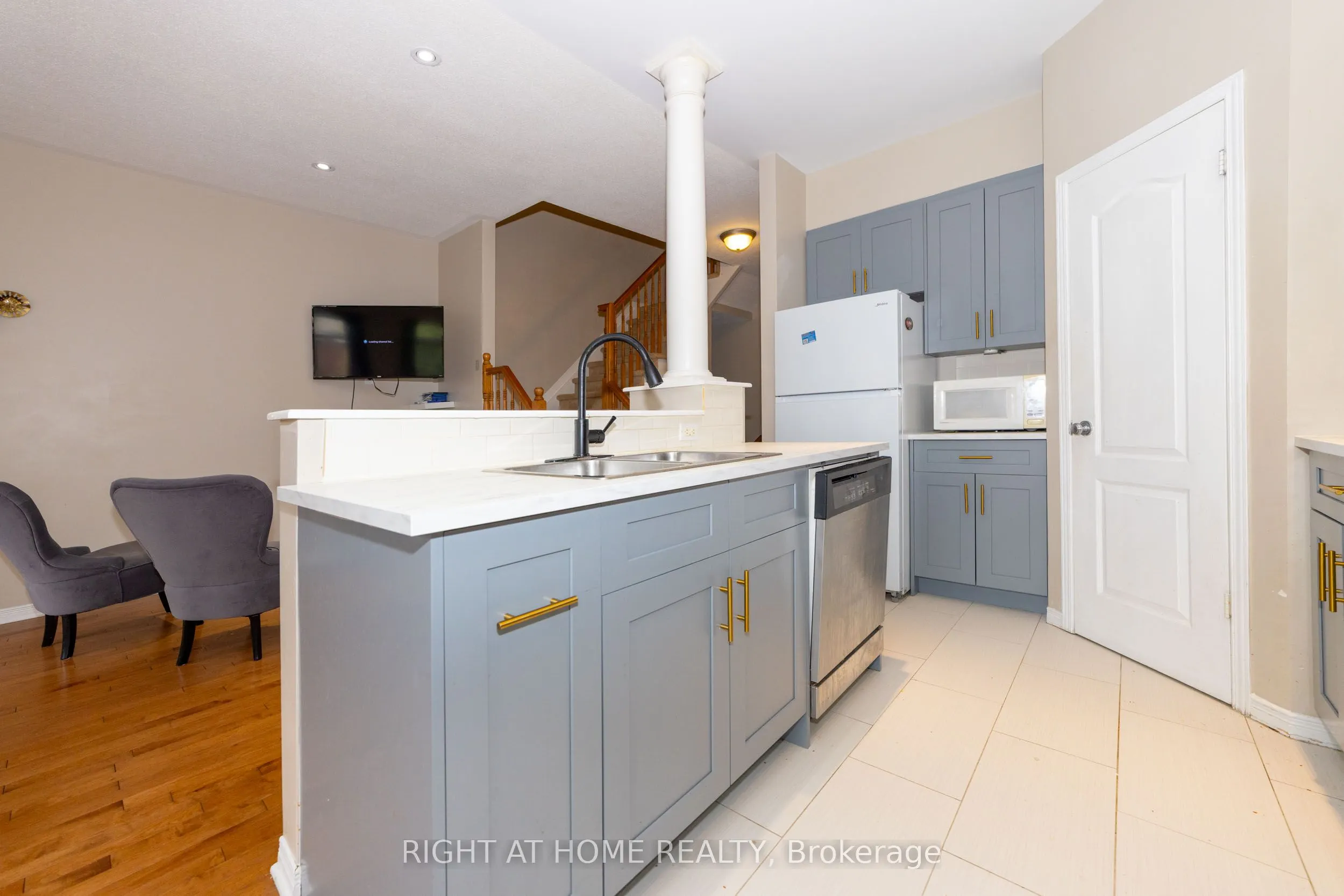 241 BADGELEY Avenue