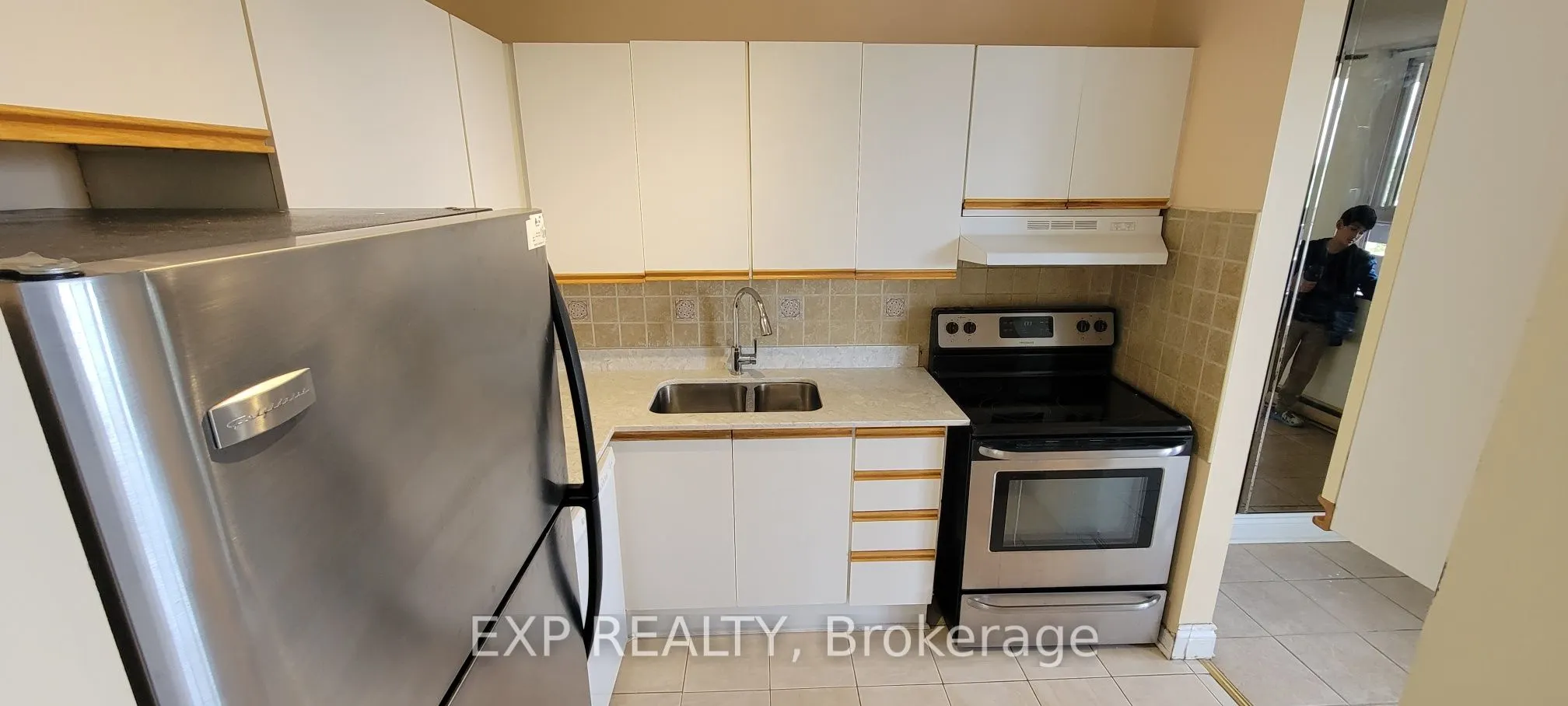 2000 Jasmine Crescent, #1214