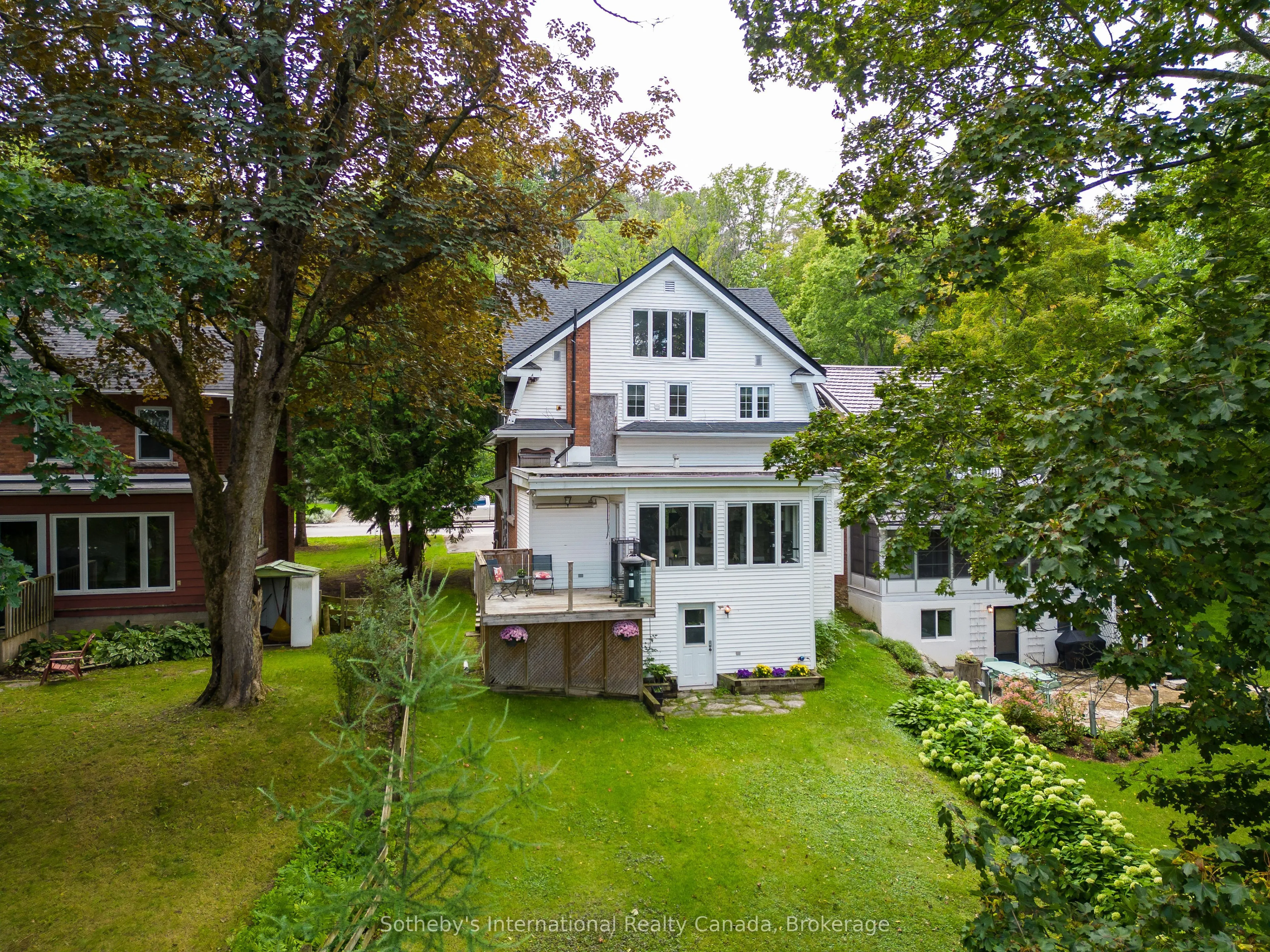 457 2nd Avenue W
