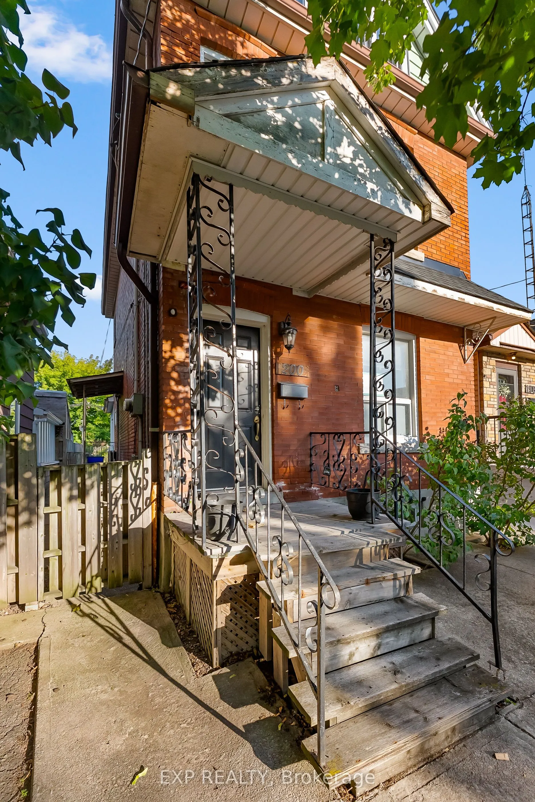 200 Kensington Avenue N