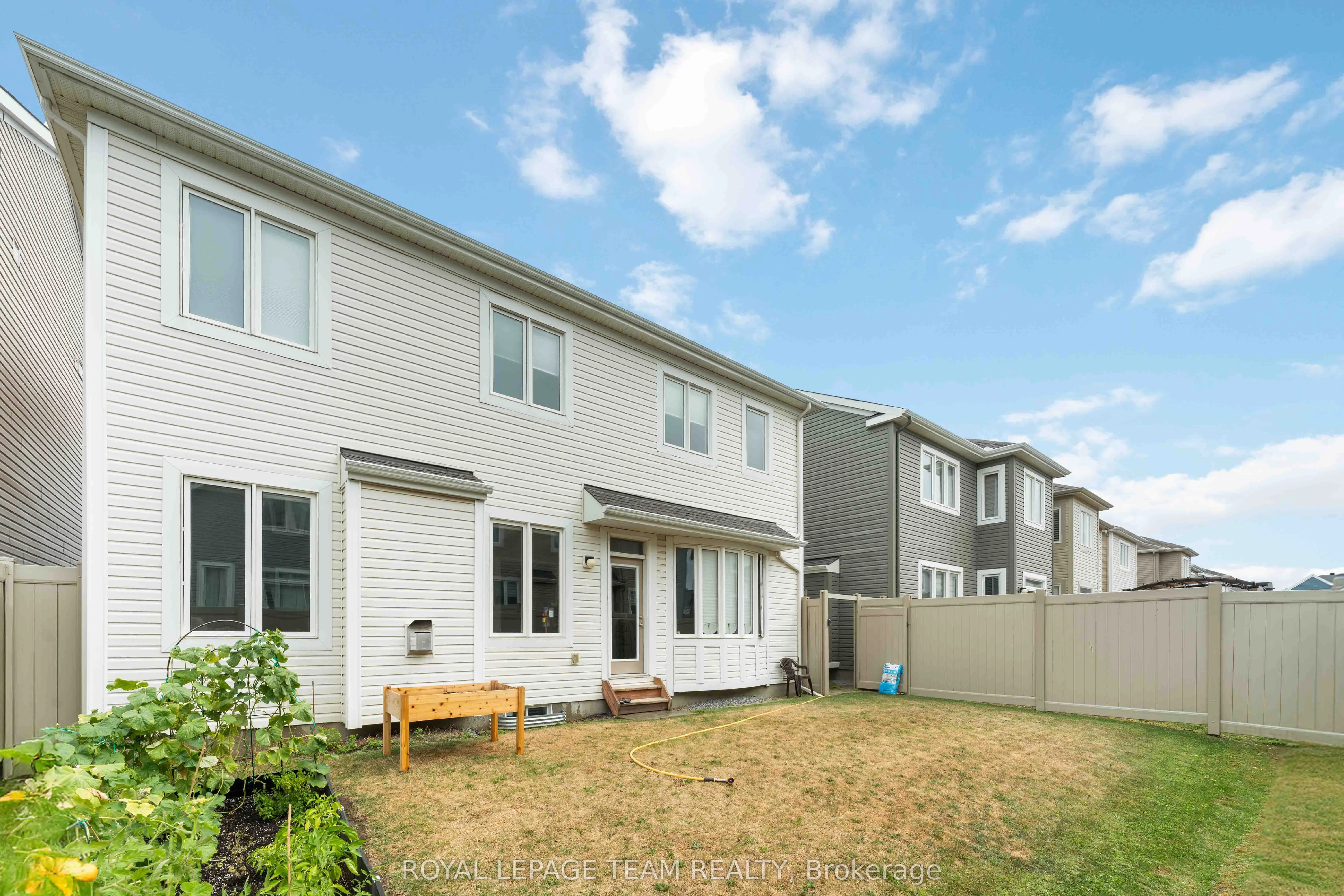648 Pearl Dace Crescent