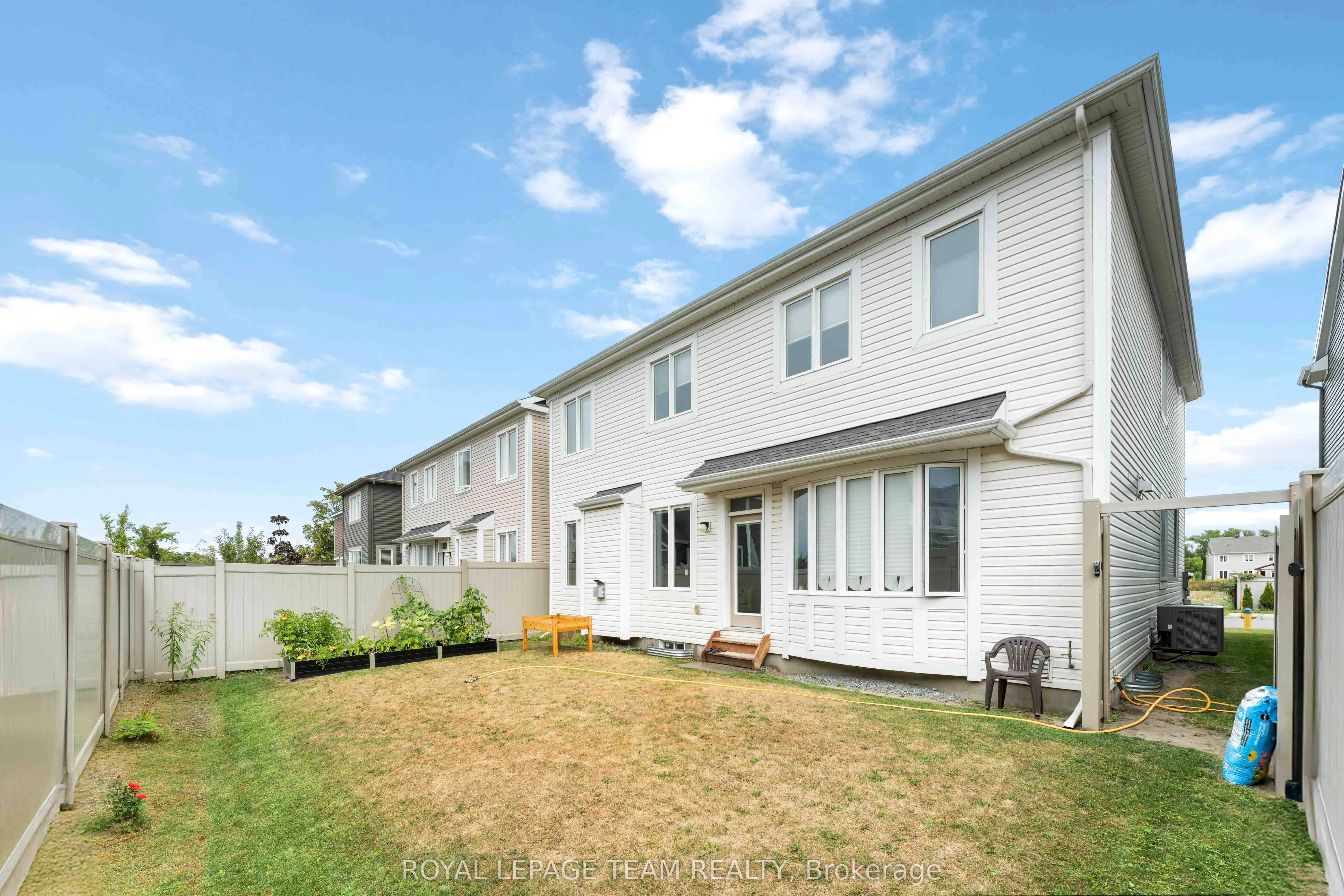 648 Pearl Dace Crescent