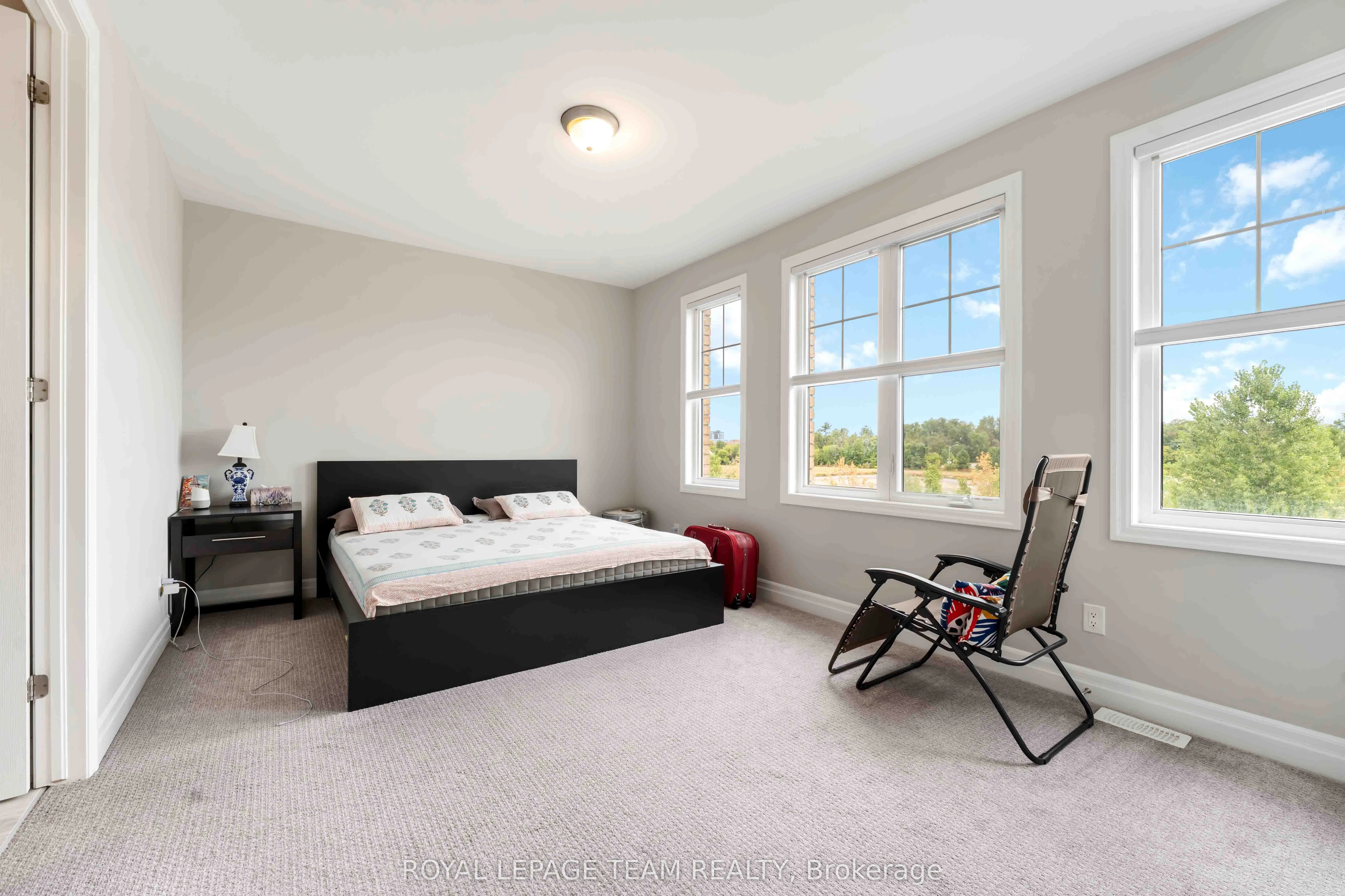 648 Pearl Dace Crescent