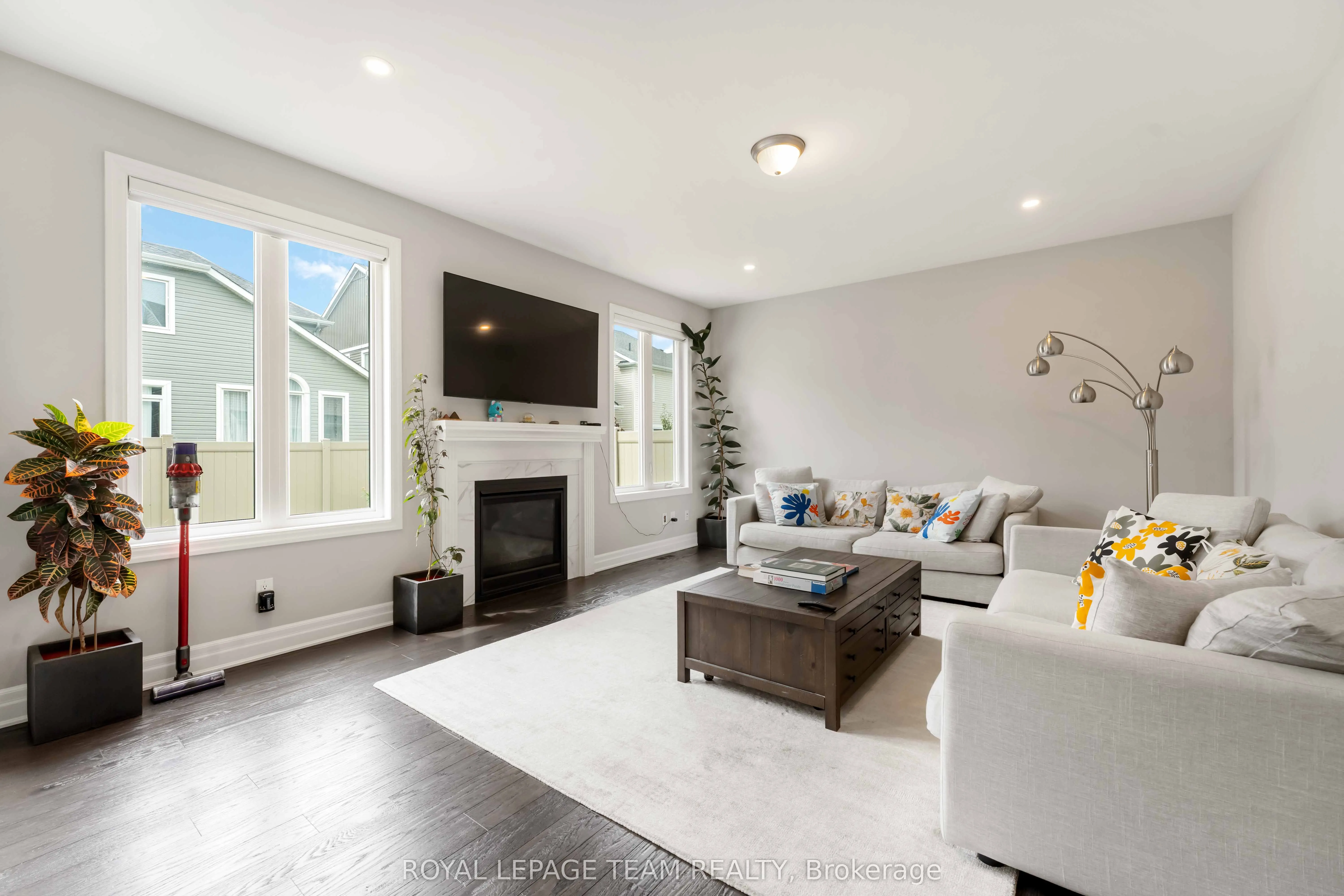 648 Pearl Dace Crescent