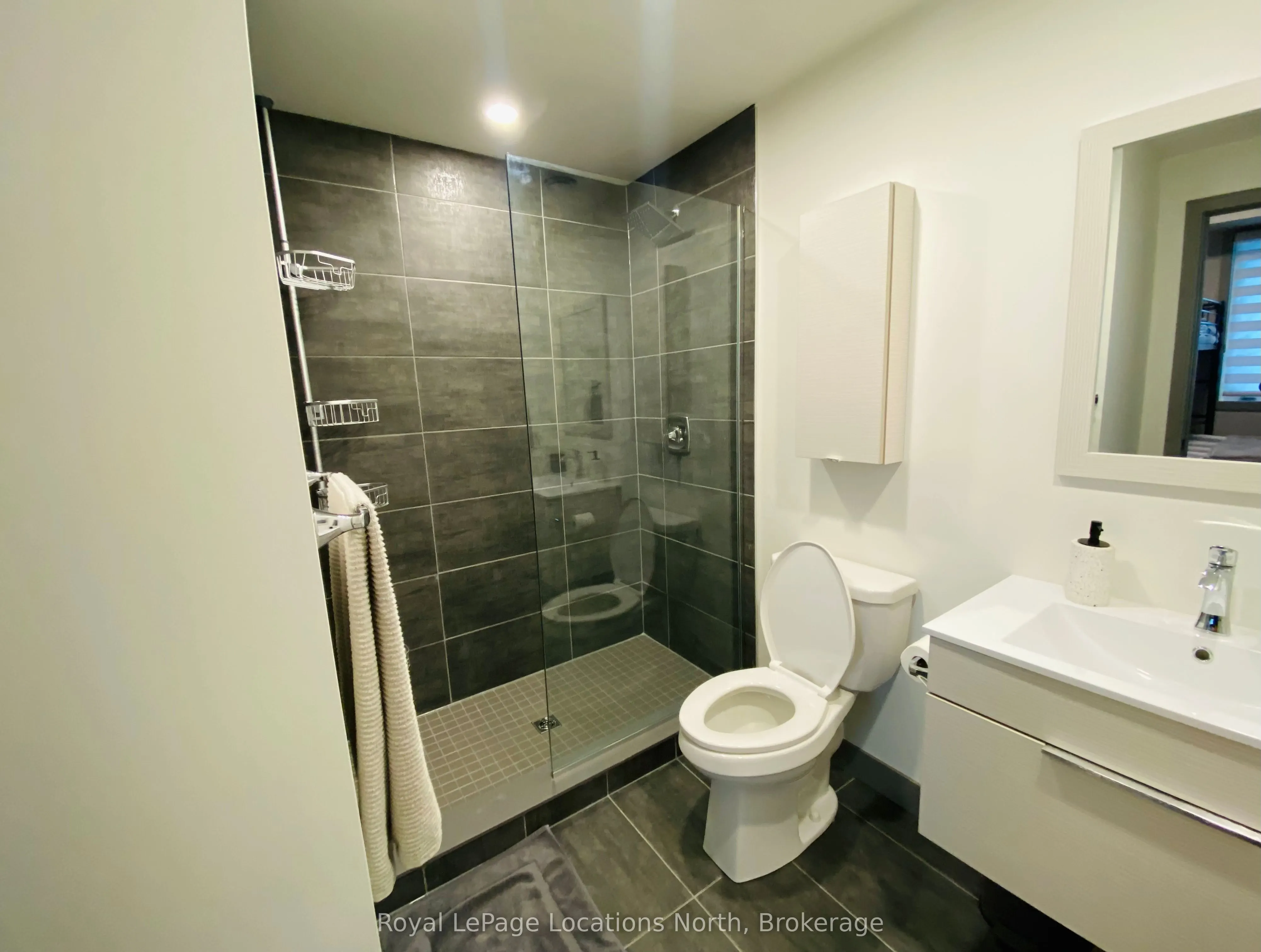 18 BECKWITH Lane, #302