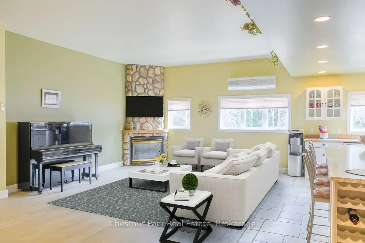 8 George Walk