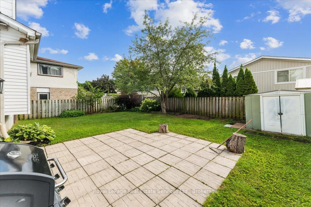 15 Queensdale Crescent
