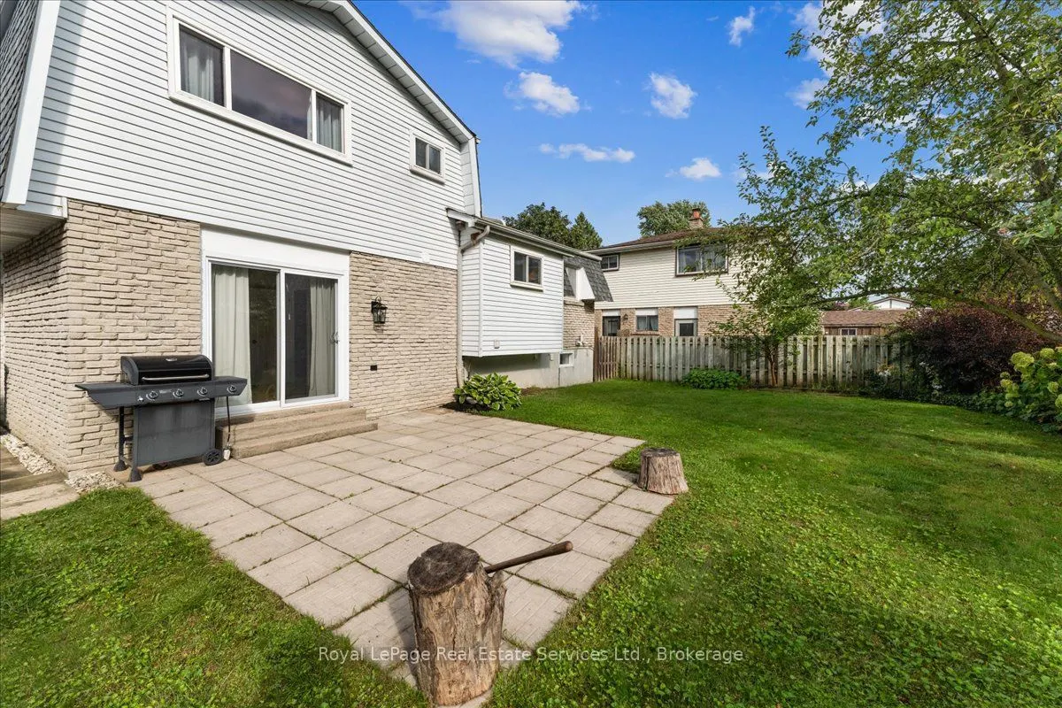 15 Queensdale Crescent