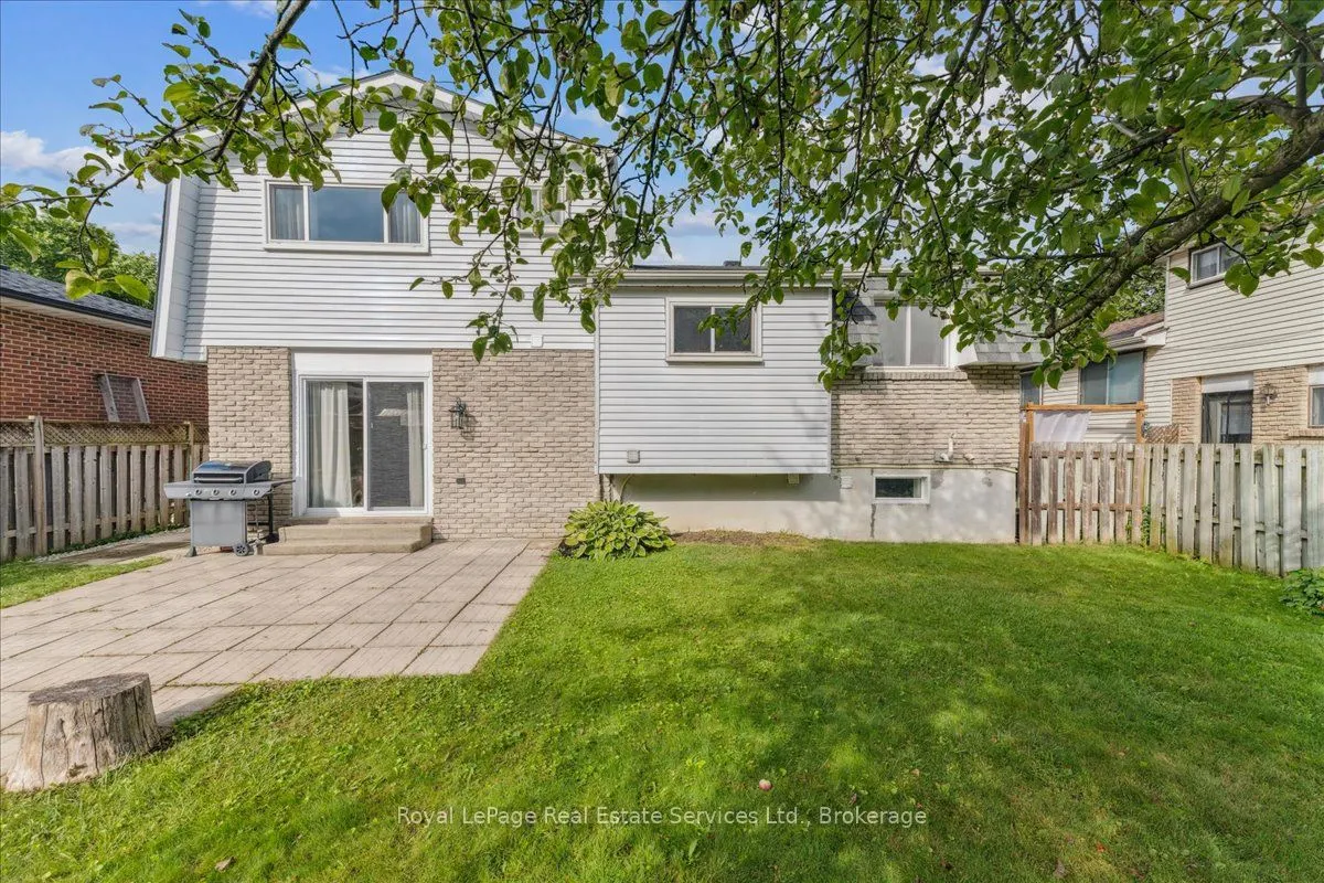 15 Queensdale Crescent