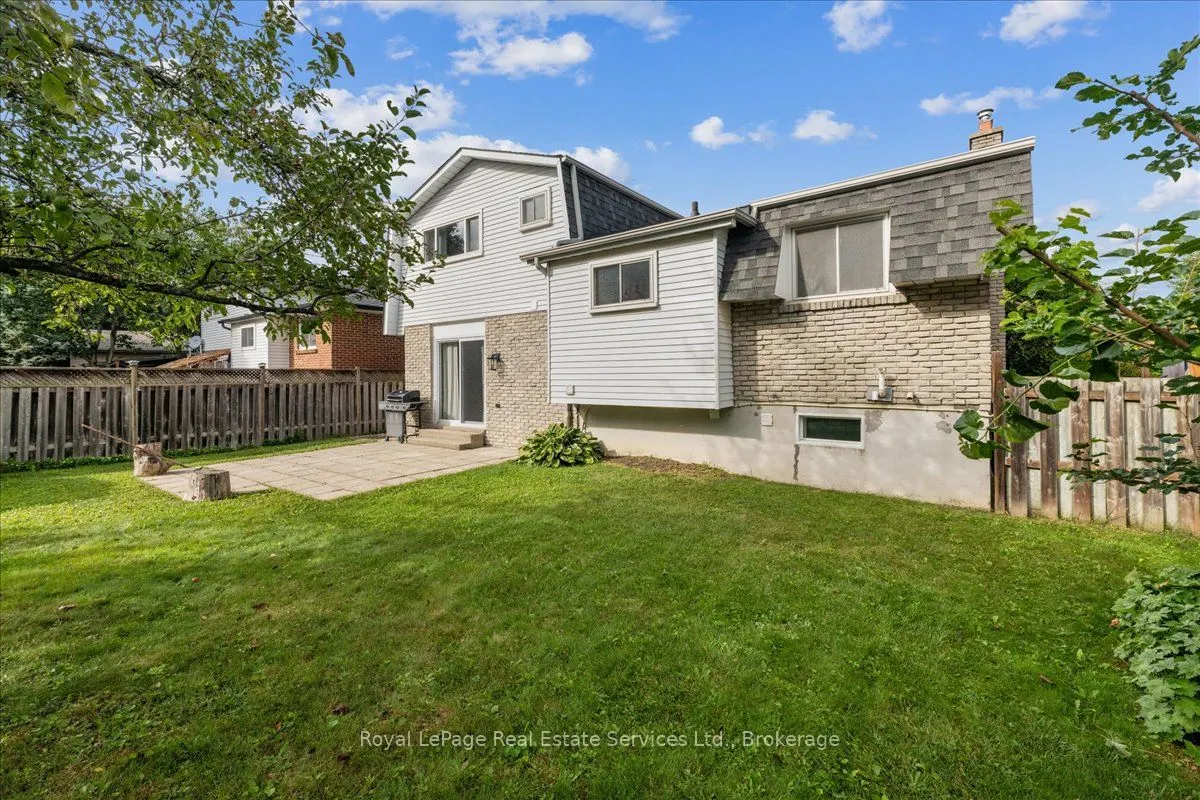 15 Queensdale Crescent