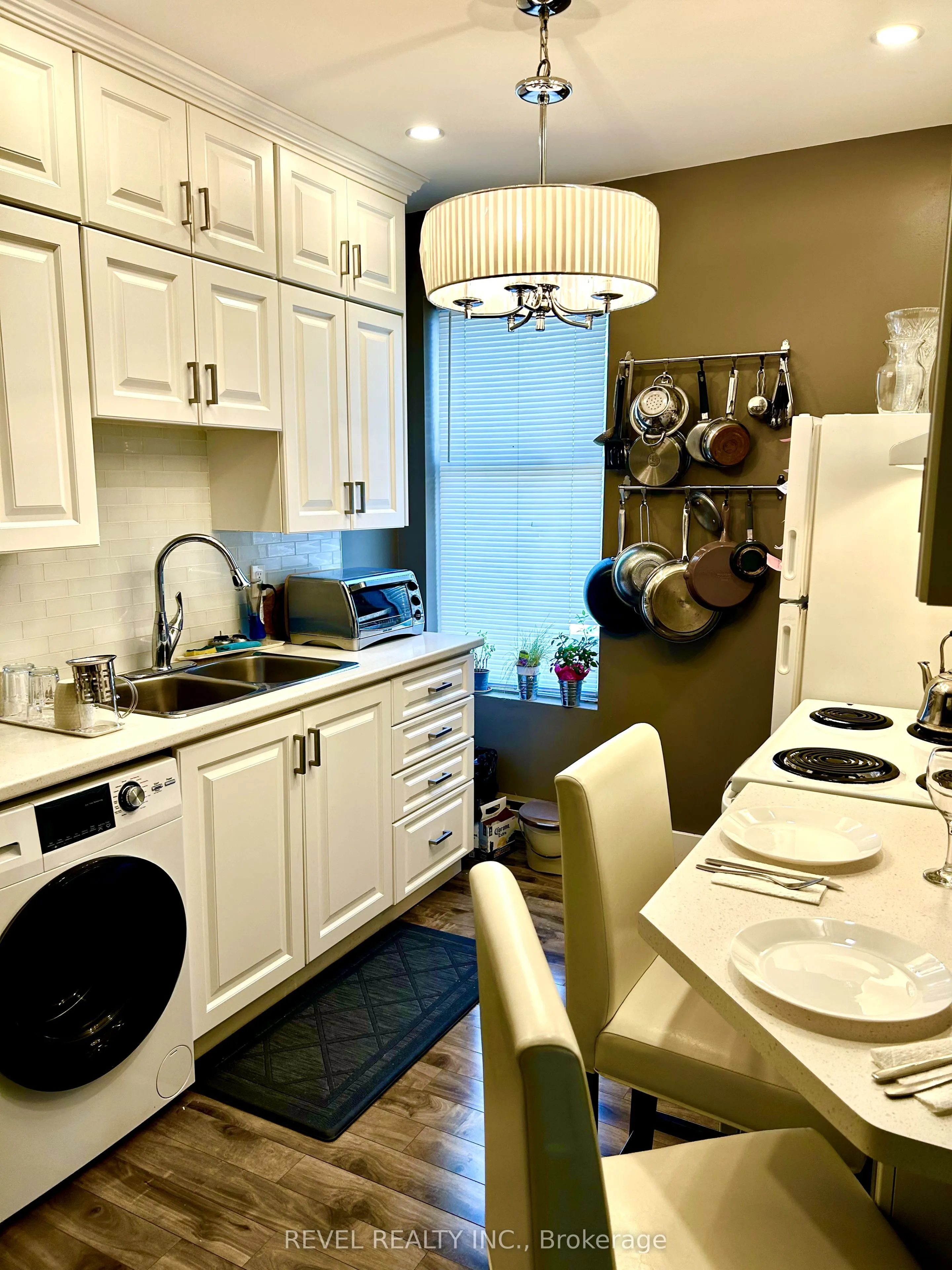 713 King Street, #2