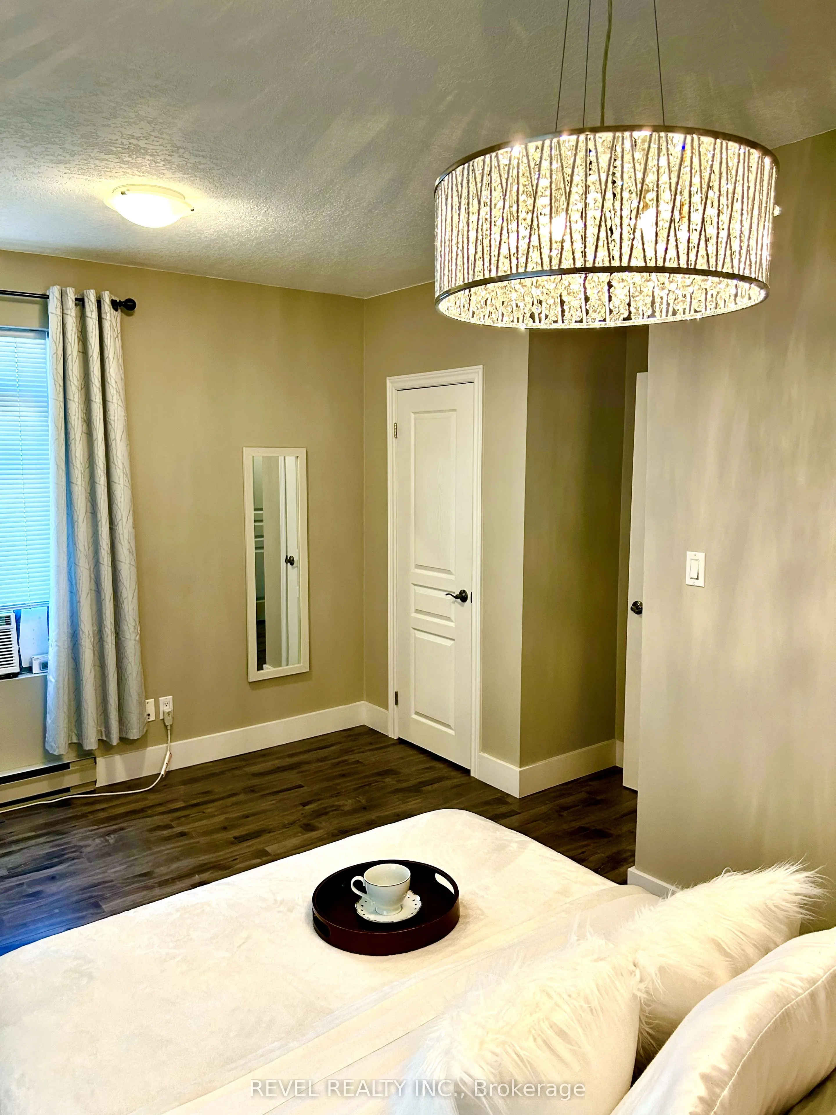 713 King Street, #2