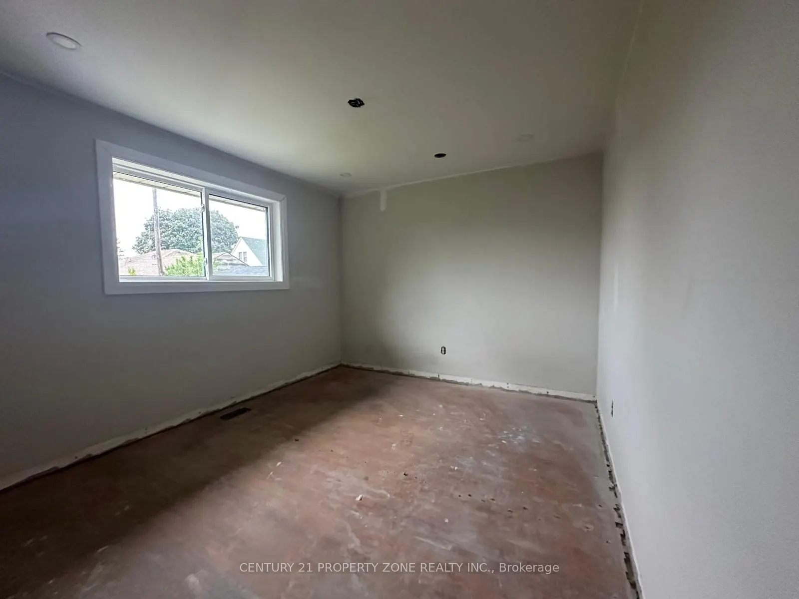 237 Fernwood Crescent