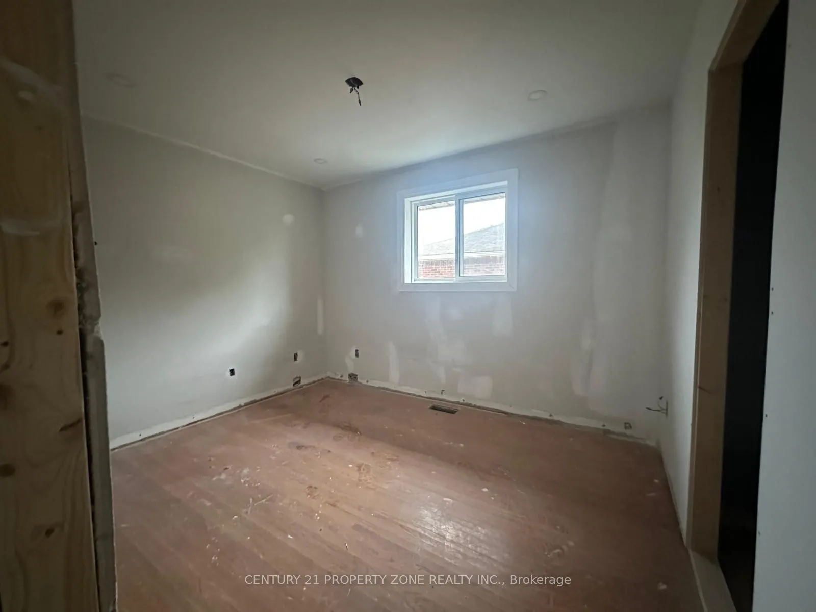 237 Fernwood Crescent
