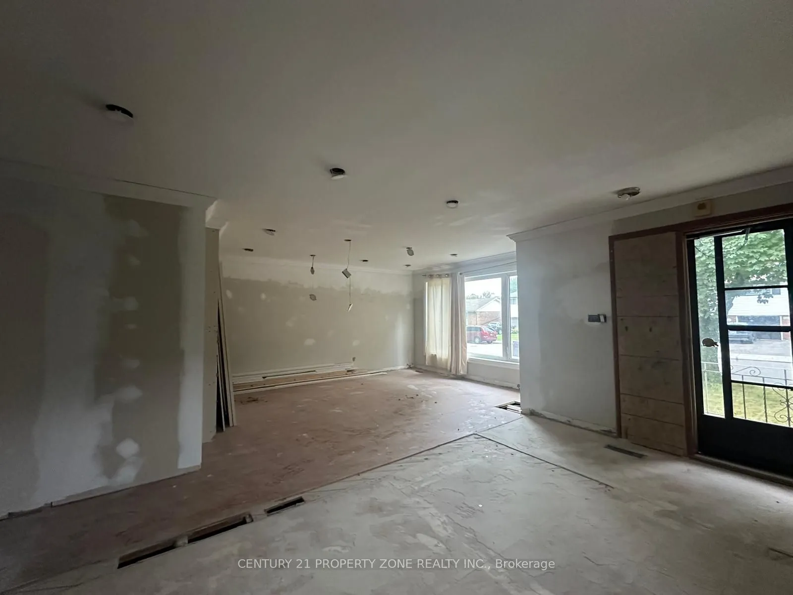 237 Fernwood Crescent