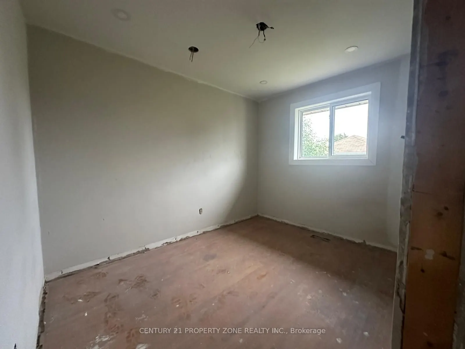 237 Fernwood Crescent