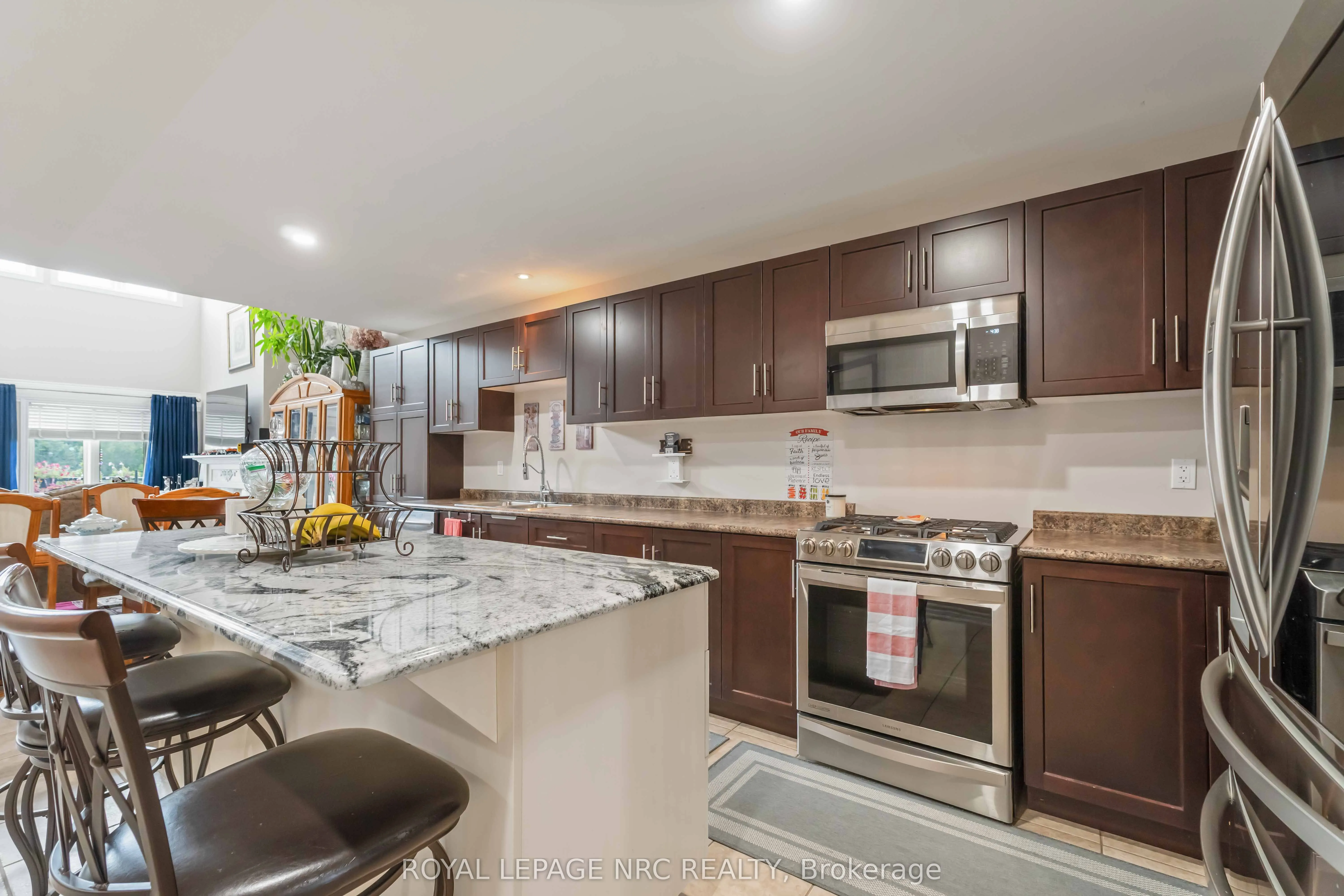 77 Avery Crescent, #10