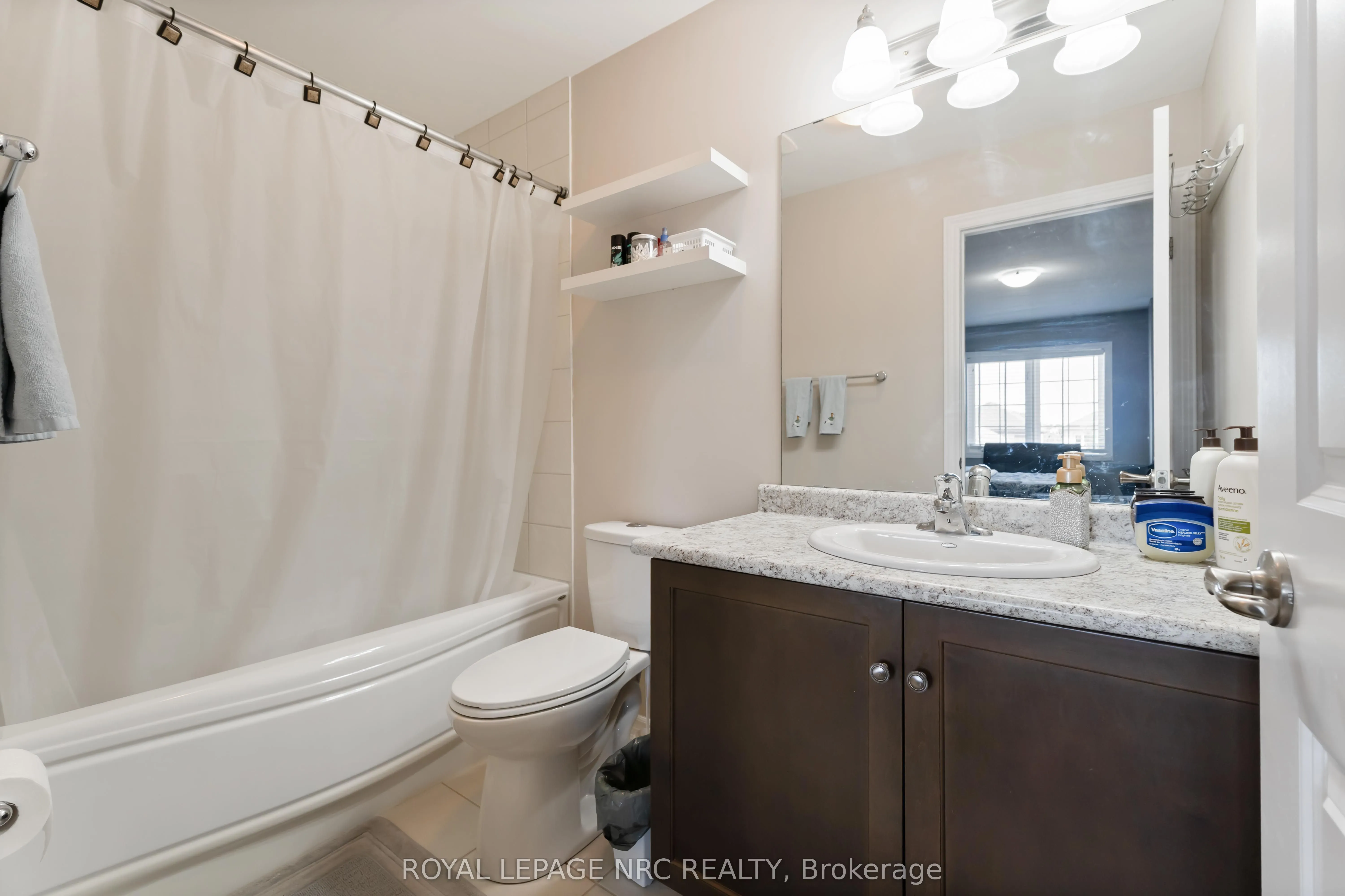 77 Avery Crescent, #10