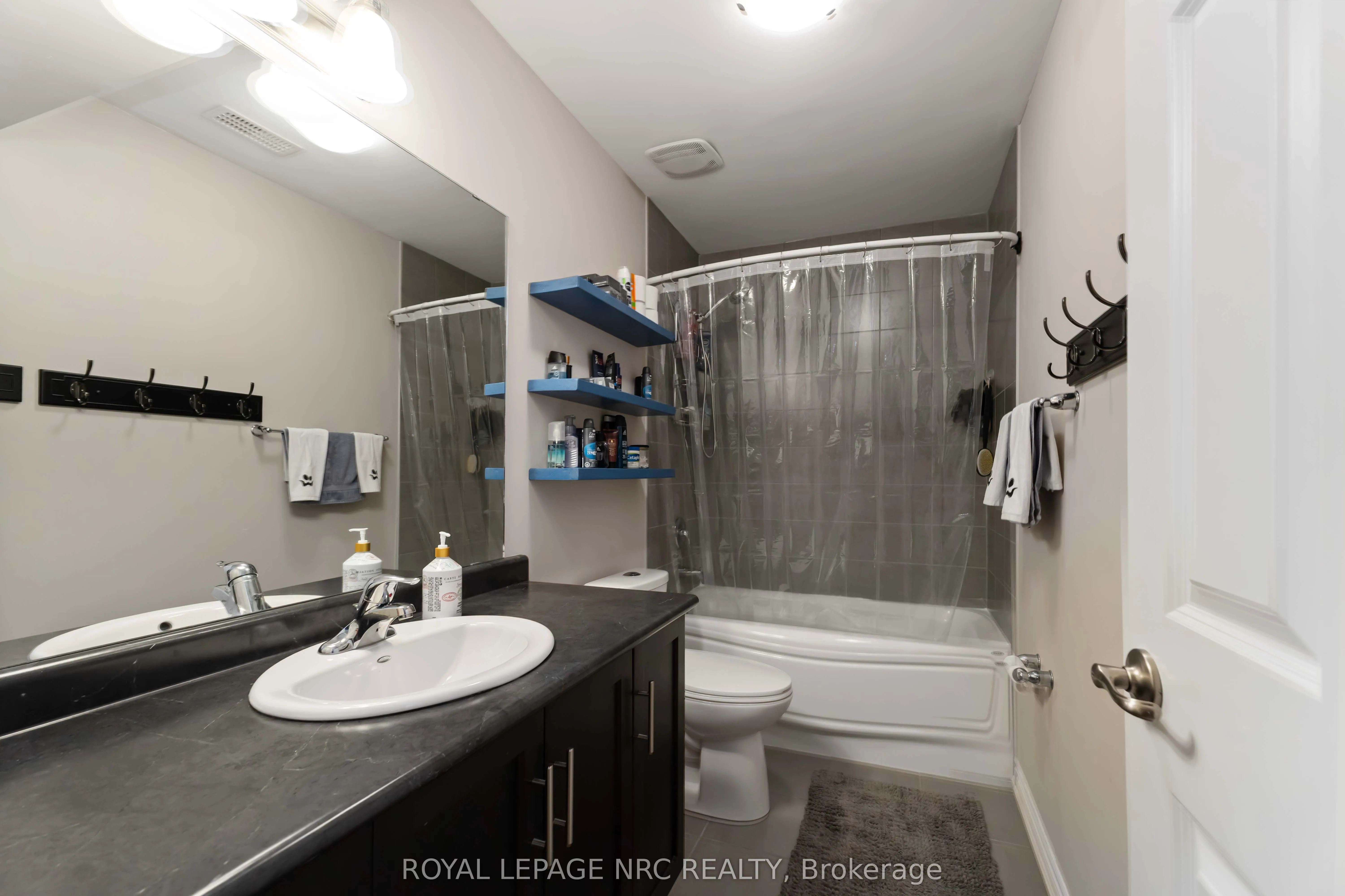 77 Avery Crescent, #10