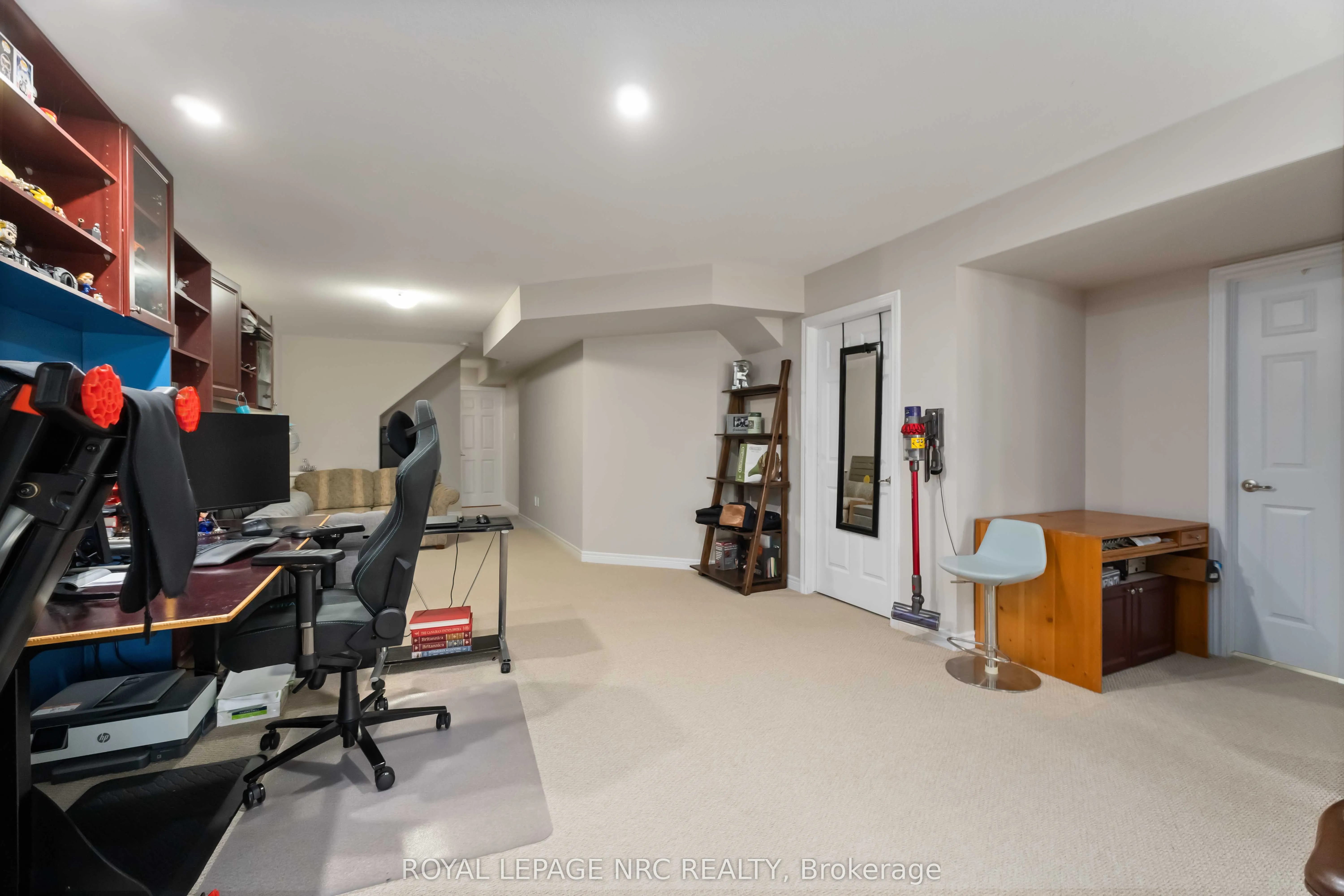 77 Avery Crescent, #10