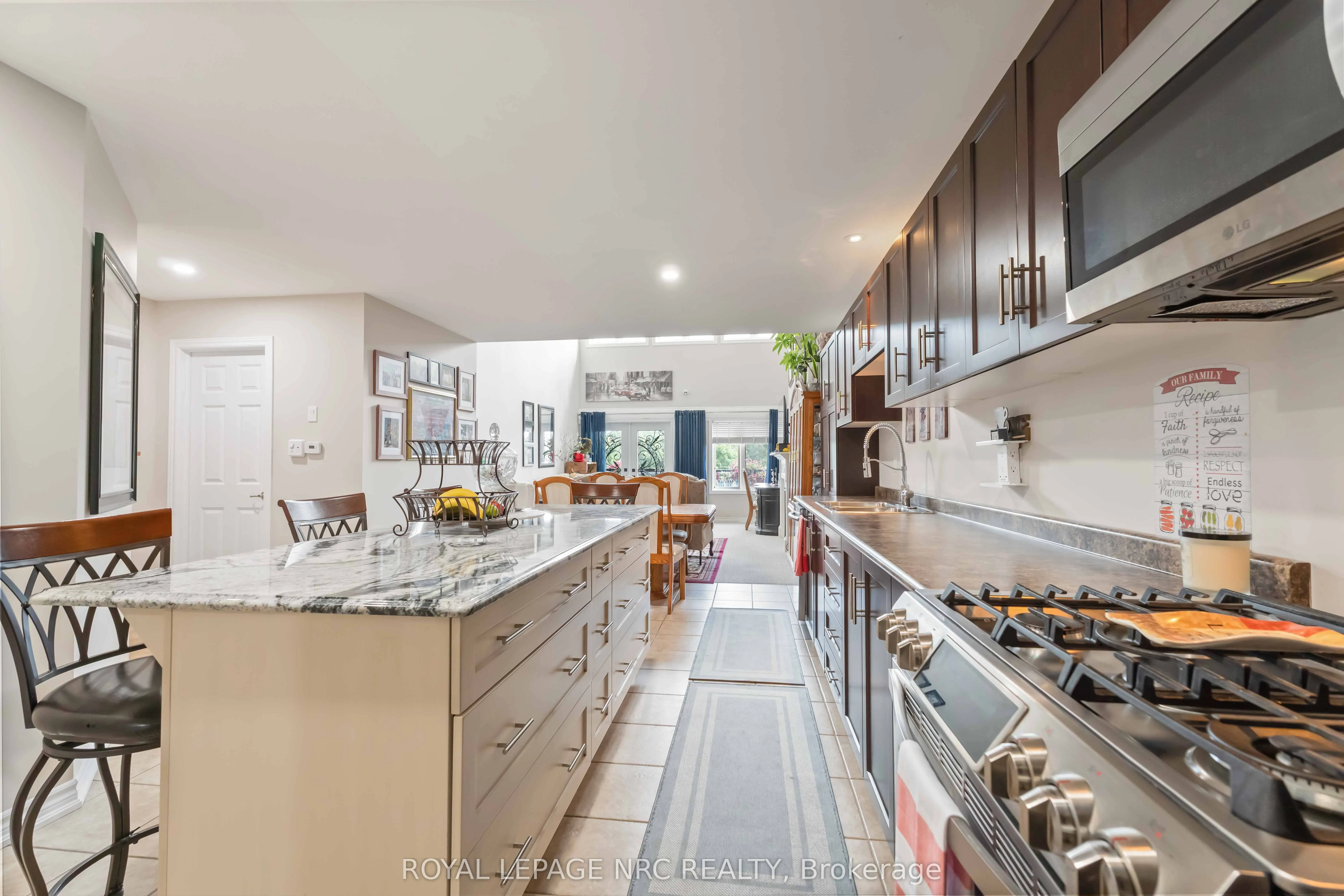 77 Avery Crescent, #10