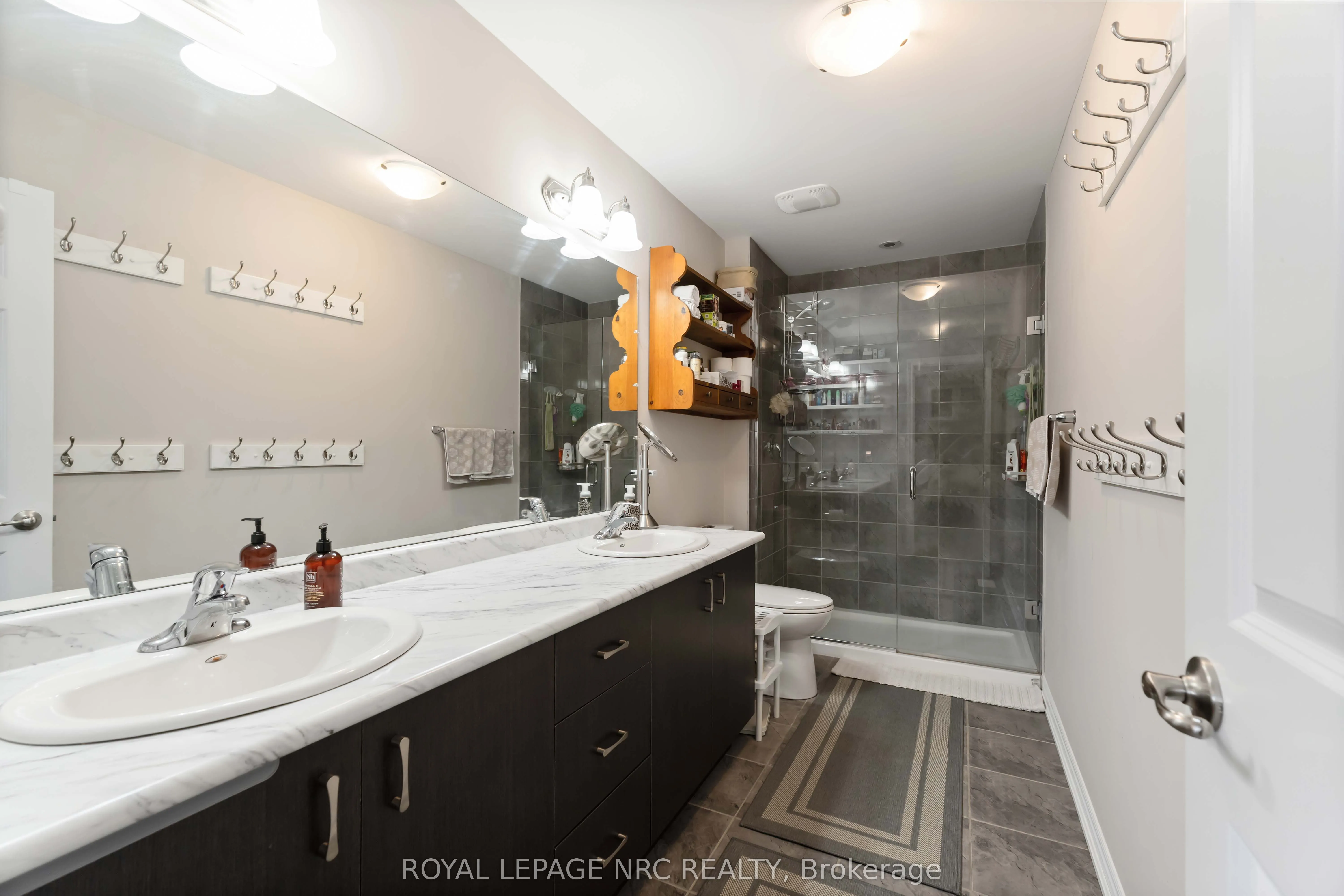 77 Avery Crescent, #10