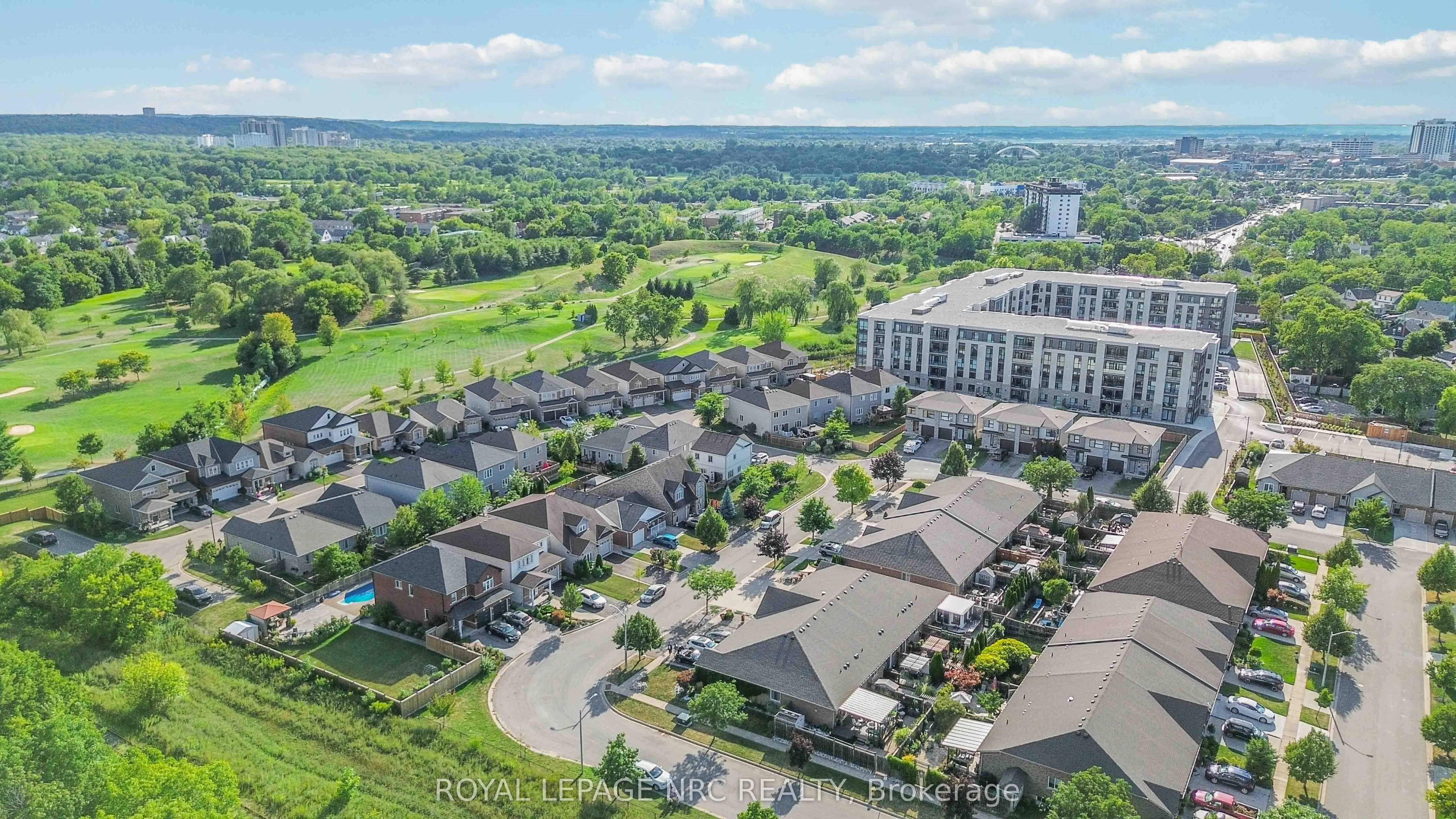 77 Avery Crescent, #10