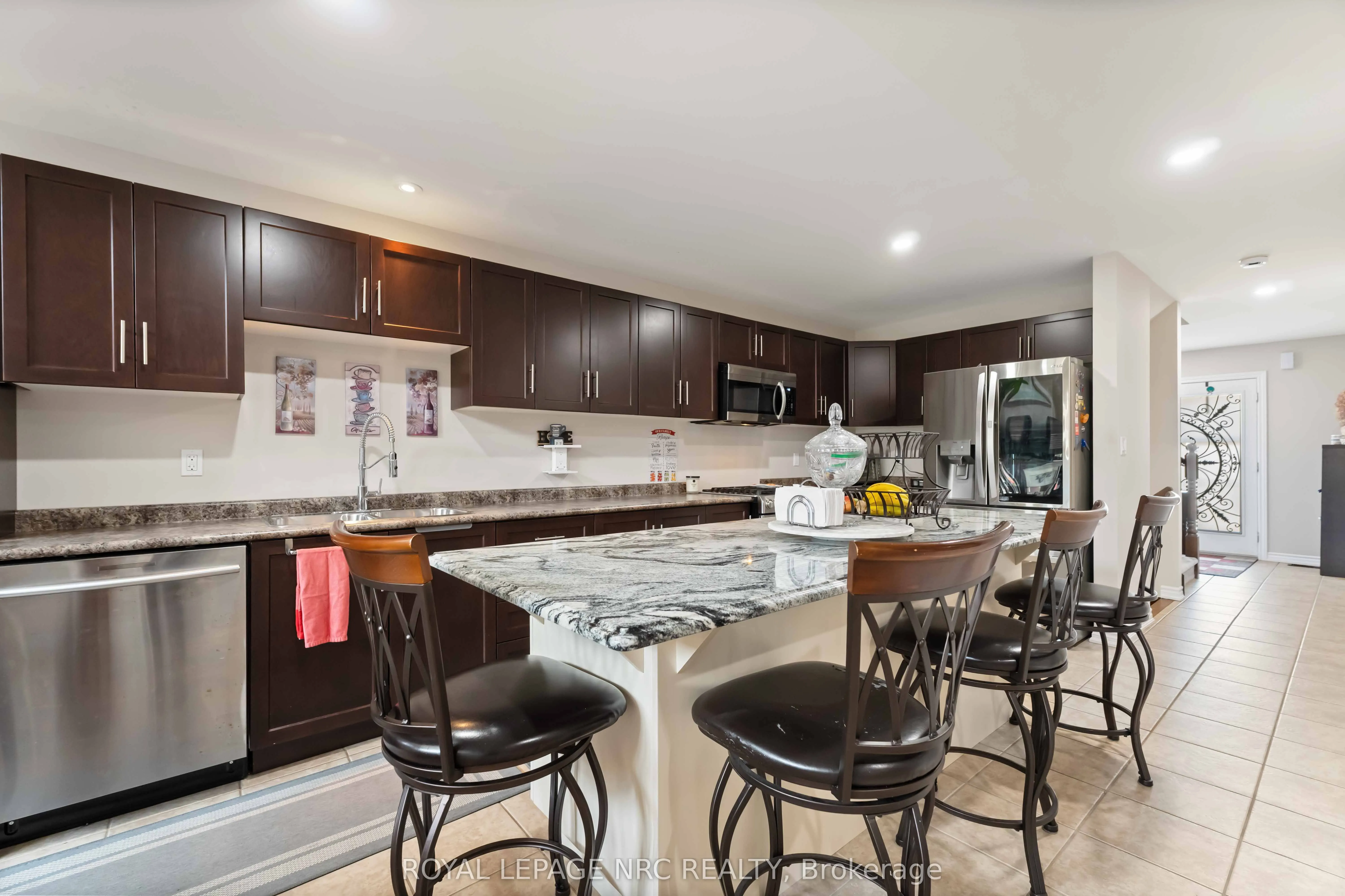 77 Avery Crescent, #10