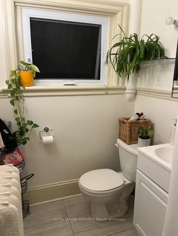 220 POWELL Avenue, #4