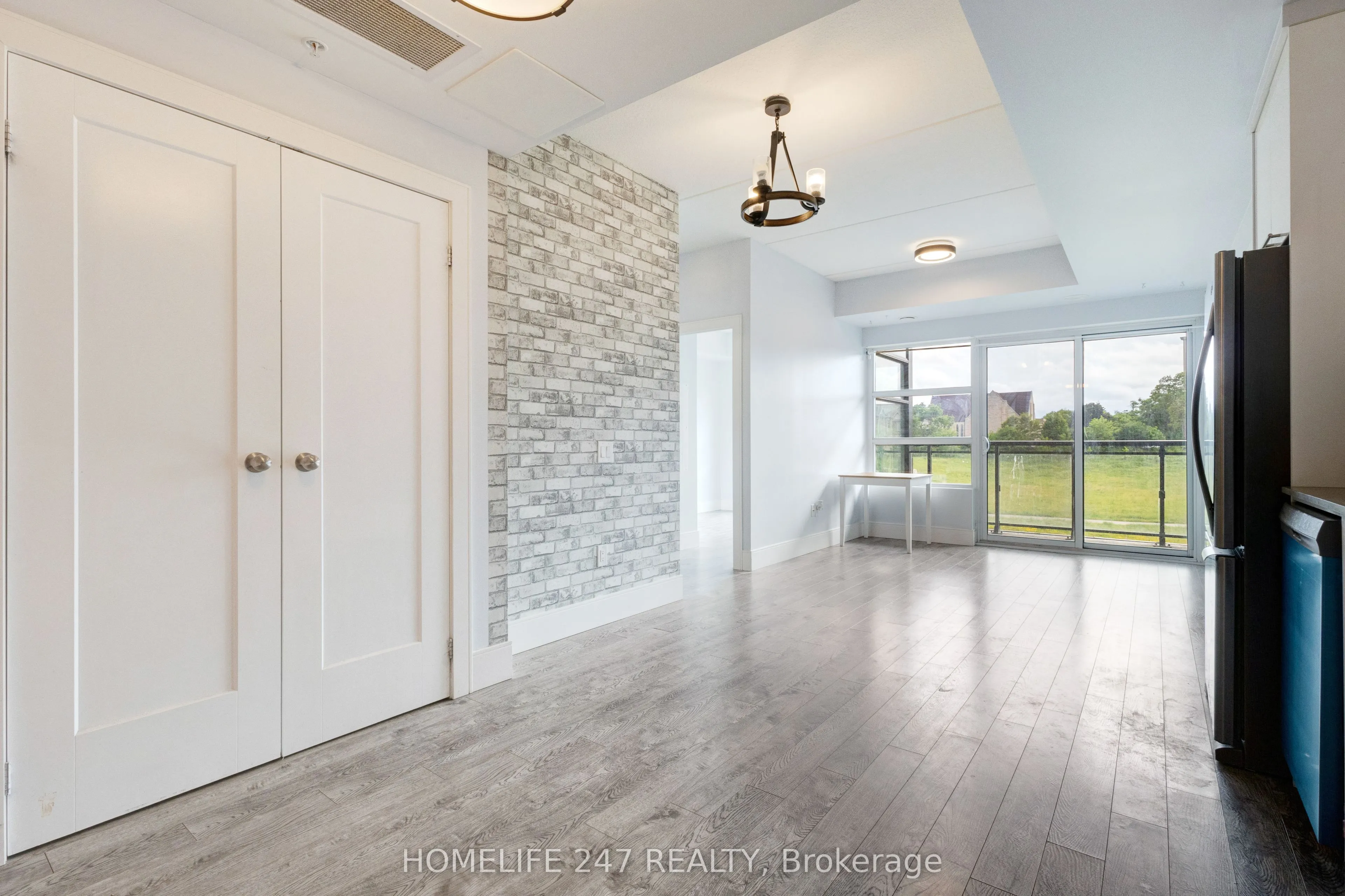 15 Prince Albert Boulevard #305