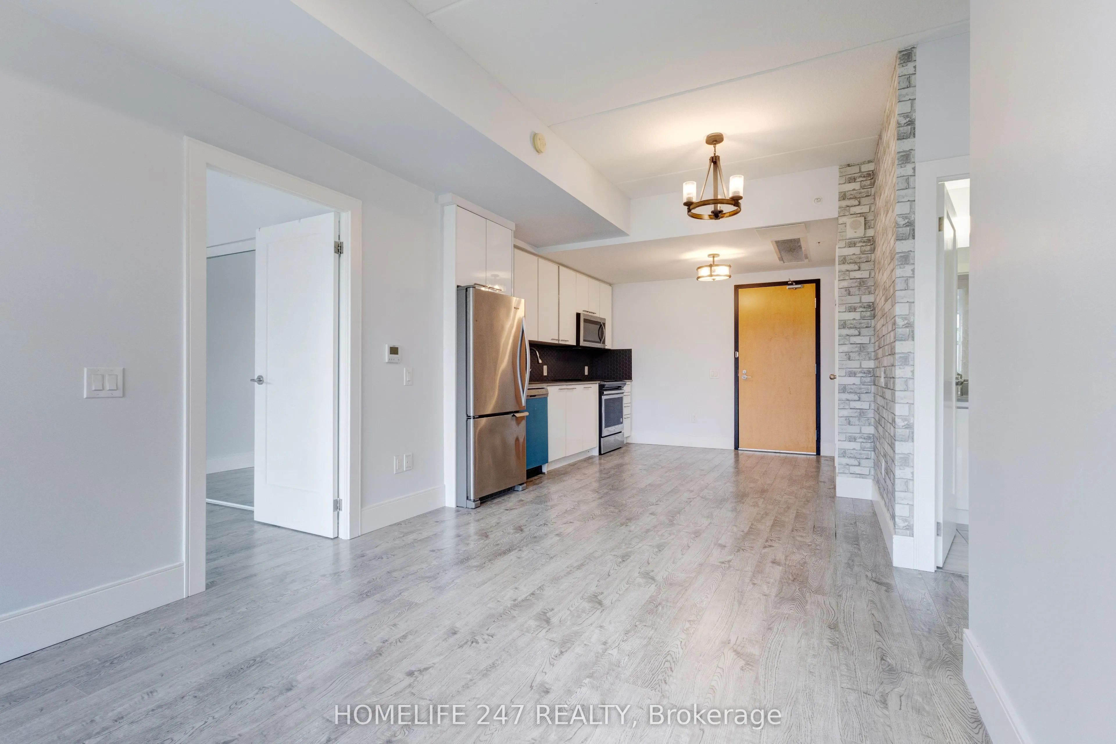 15 Prince Albert Boulevard #305