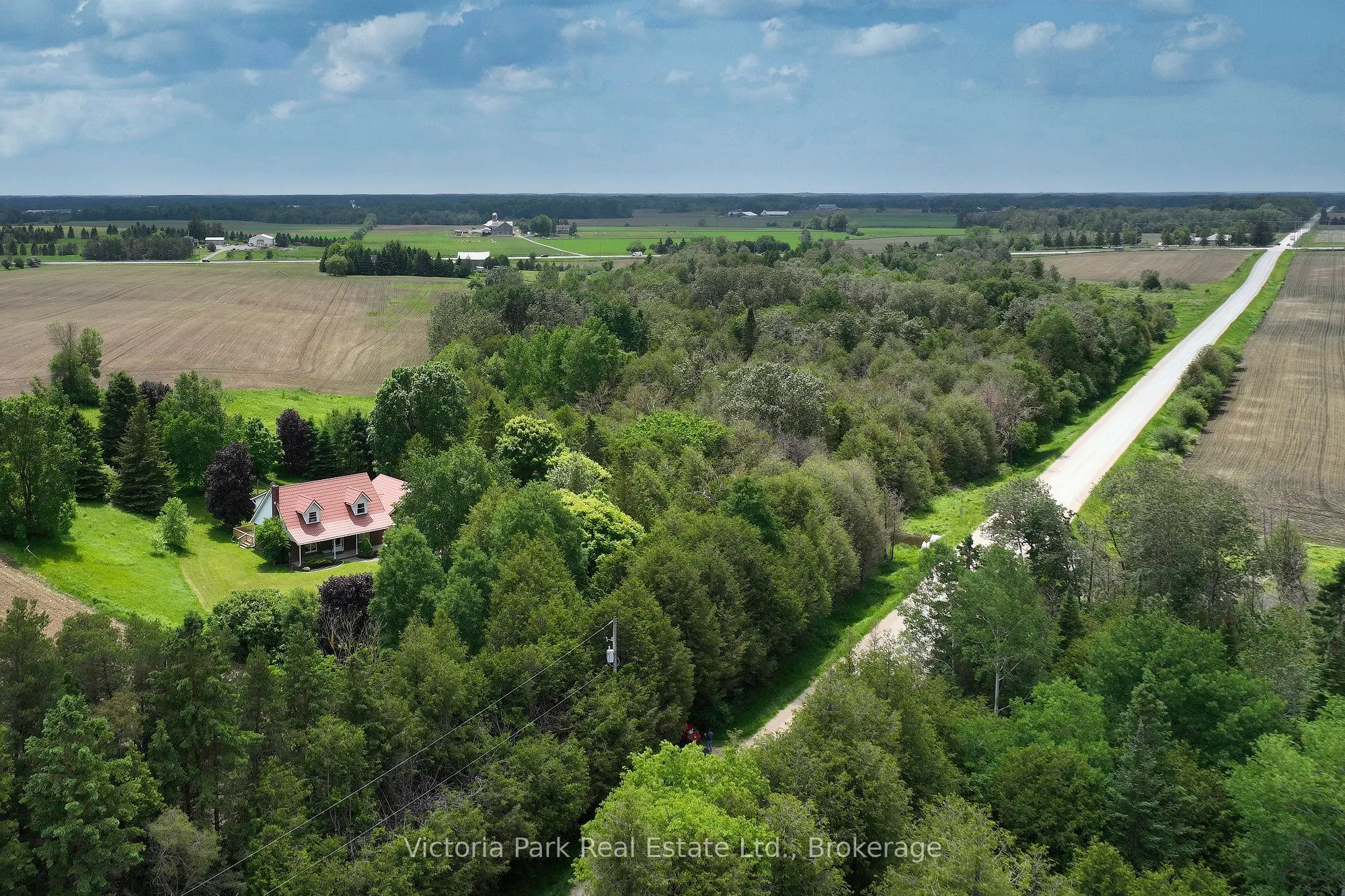 7135 3 Side Road E