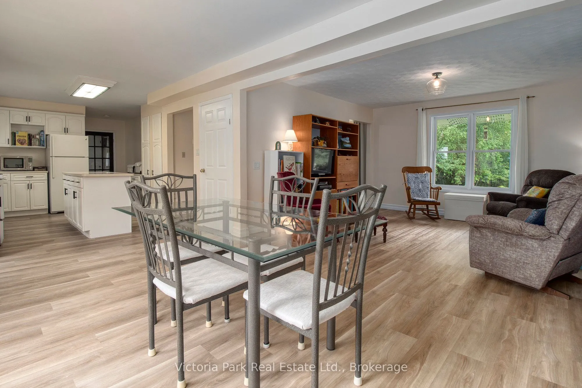 7135 3 Side Road E