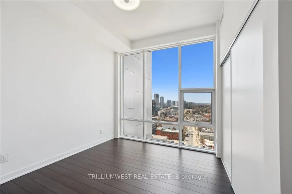 85 Duke Street W, #1702