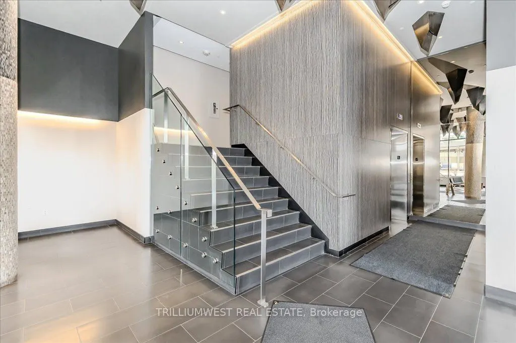 85 Duke Street W, #1702