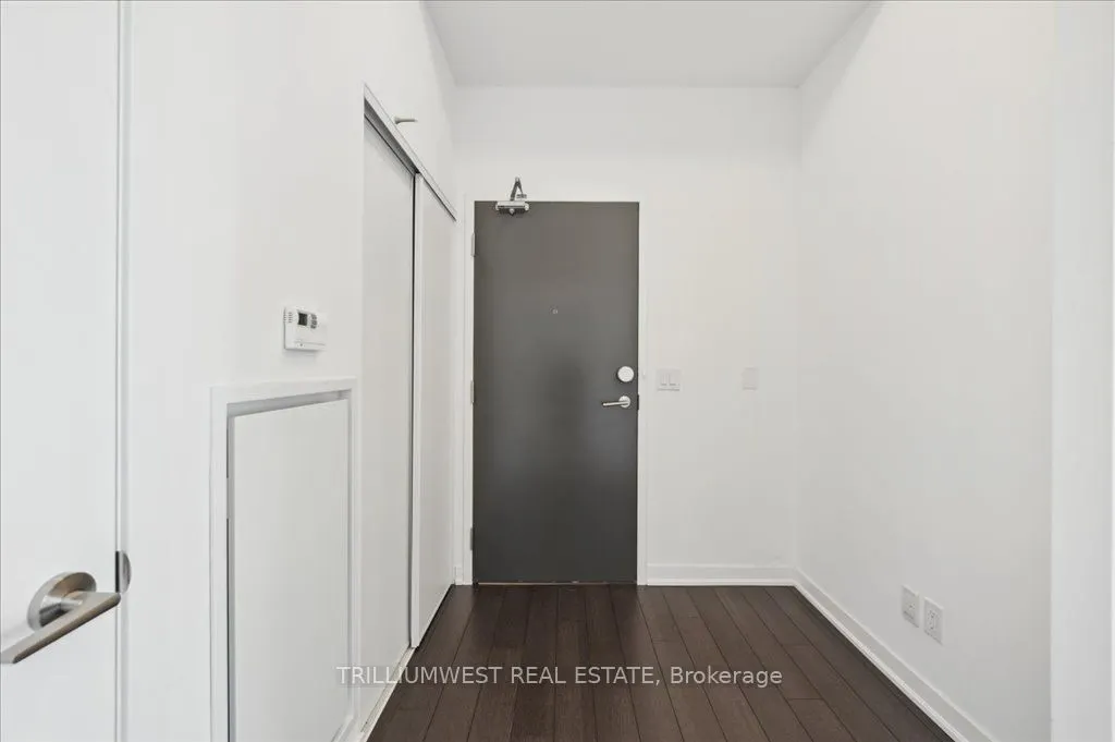 85 Duke Street W, #1702