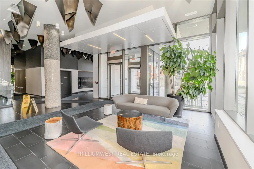 85 Duke Street W, #1702