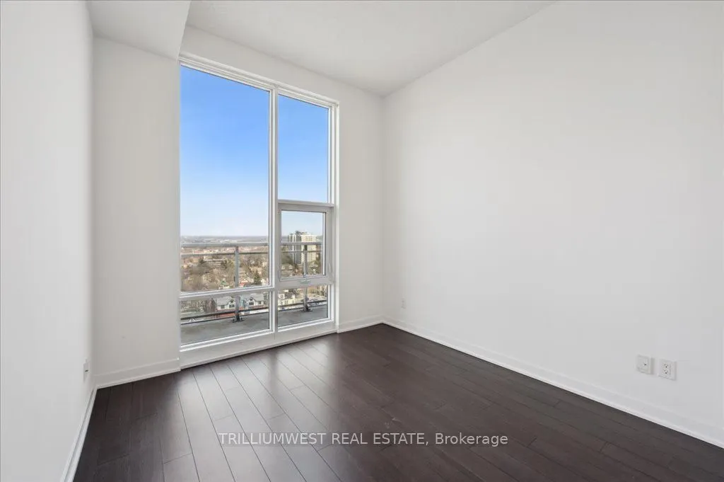 85 Duke Street W, #1702
