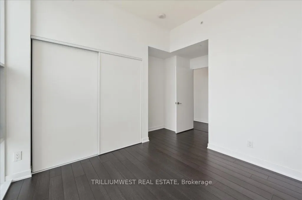 85 Duke Street W, #1702