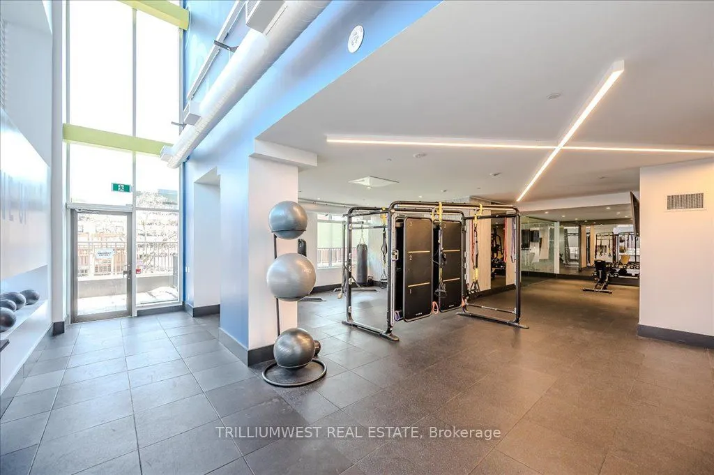 85 Duke Street W, #1702