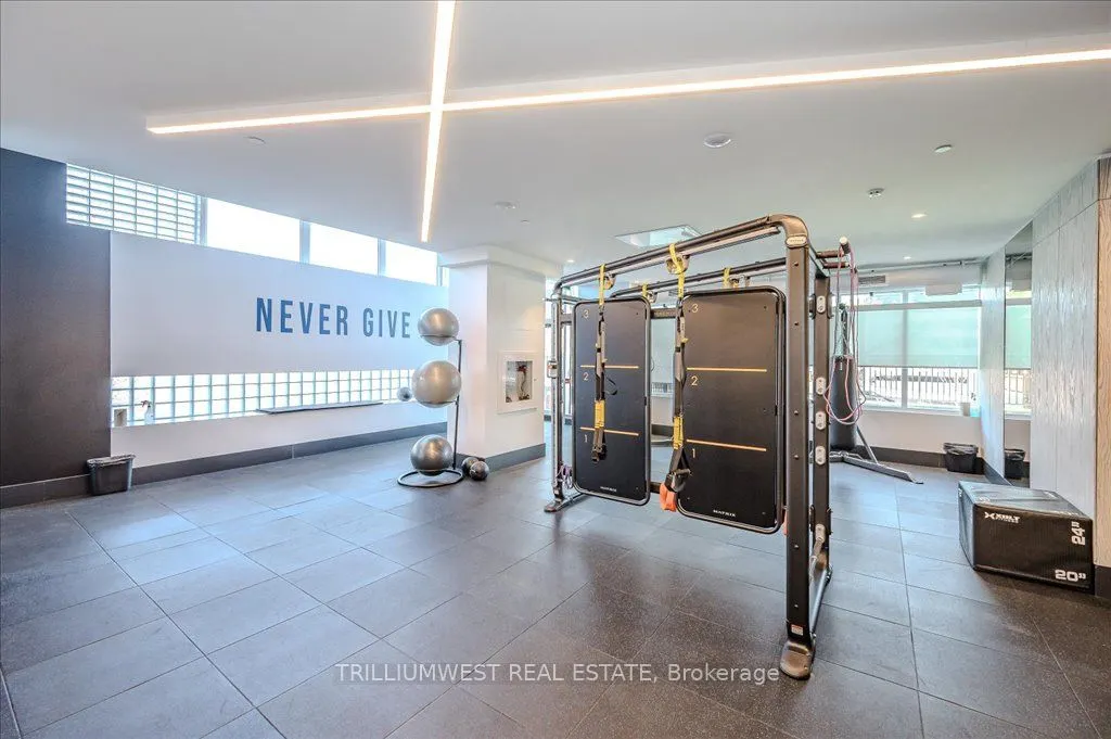 85 Duke Street W, #1702