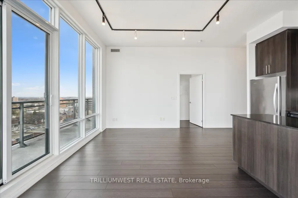 85 Duke Street W, #1702