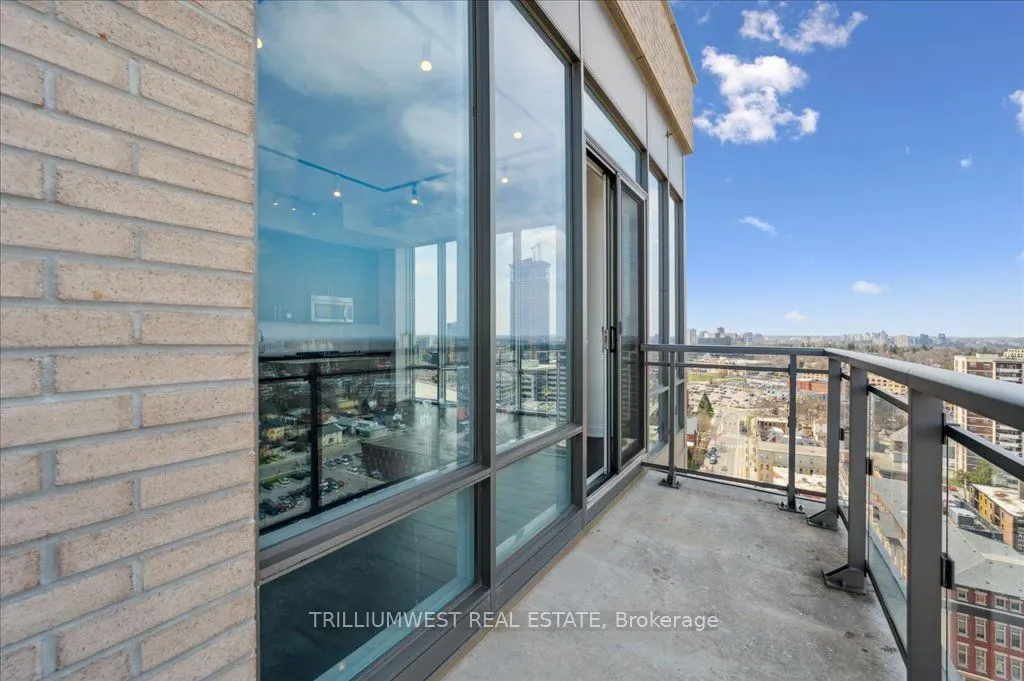 85 Duke Street W, #1702