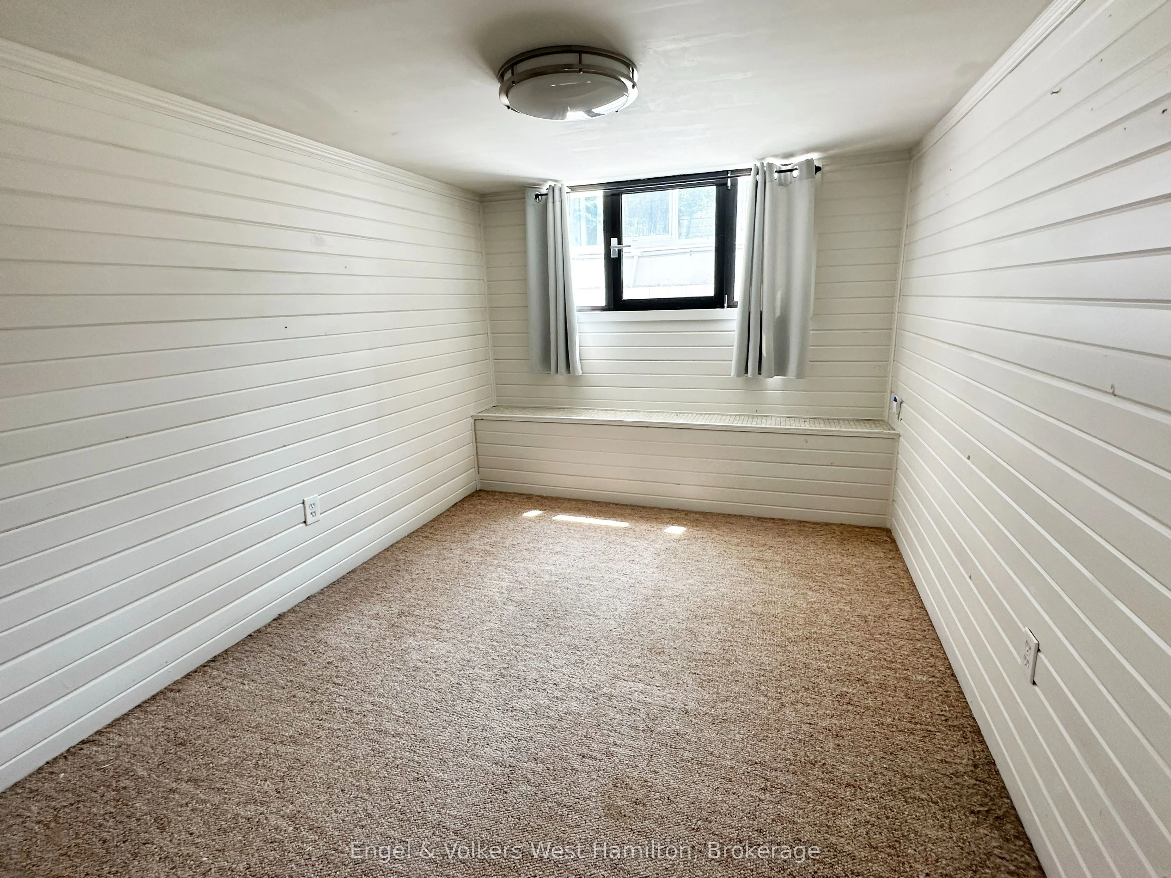 20 Nesbitt Street E