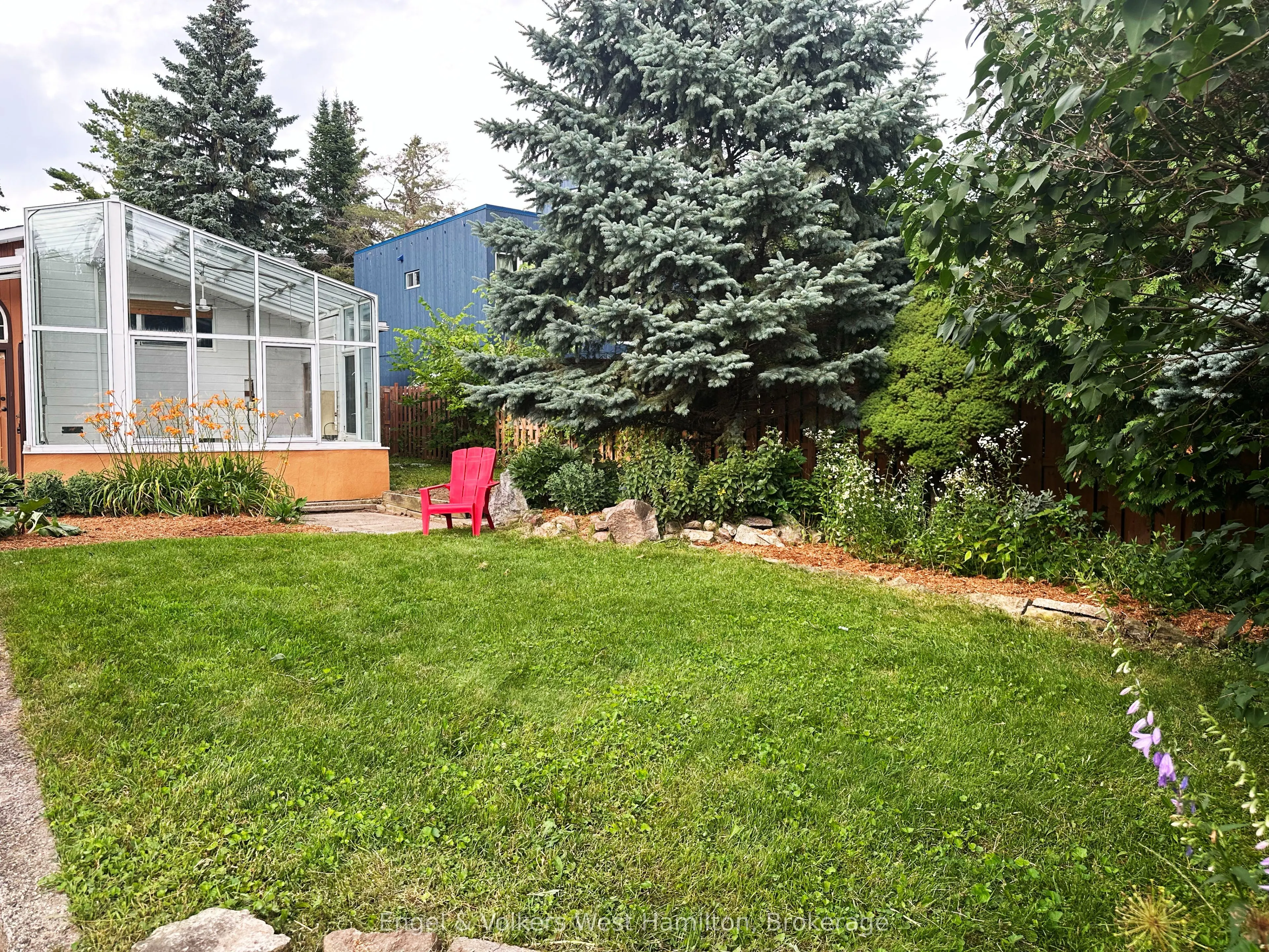 20 Nesbitt Street E